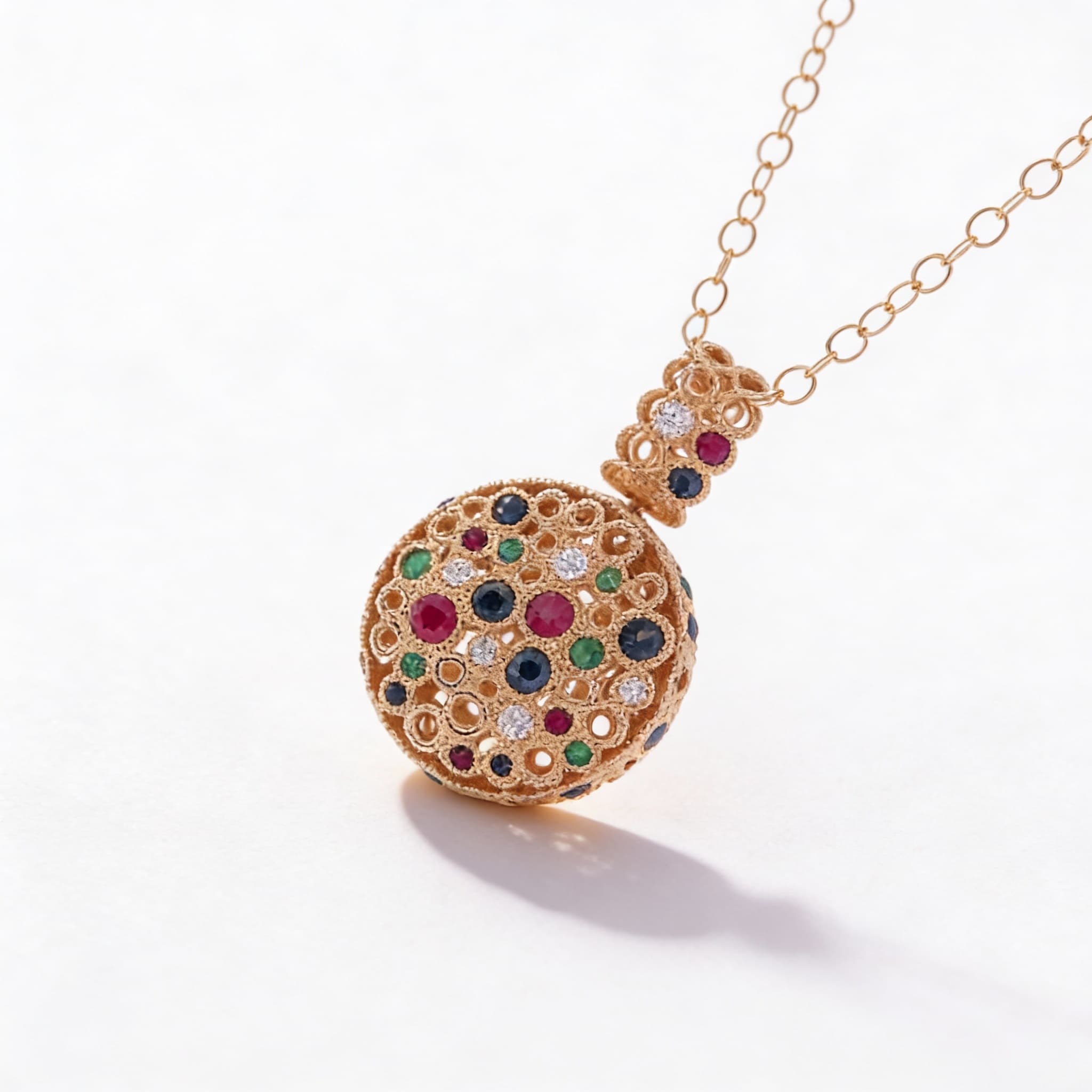 Torsade Sacre Medium Pendant in Yellow Gold - 4