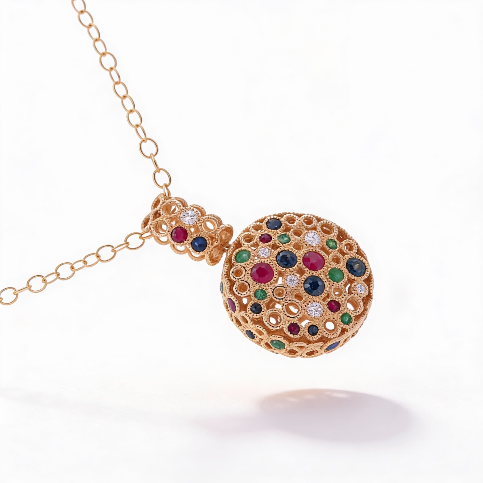Torsade Sacre Medium Pendant in Yellow Gold - 5