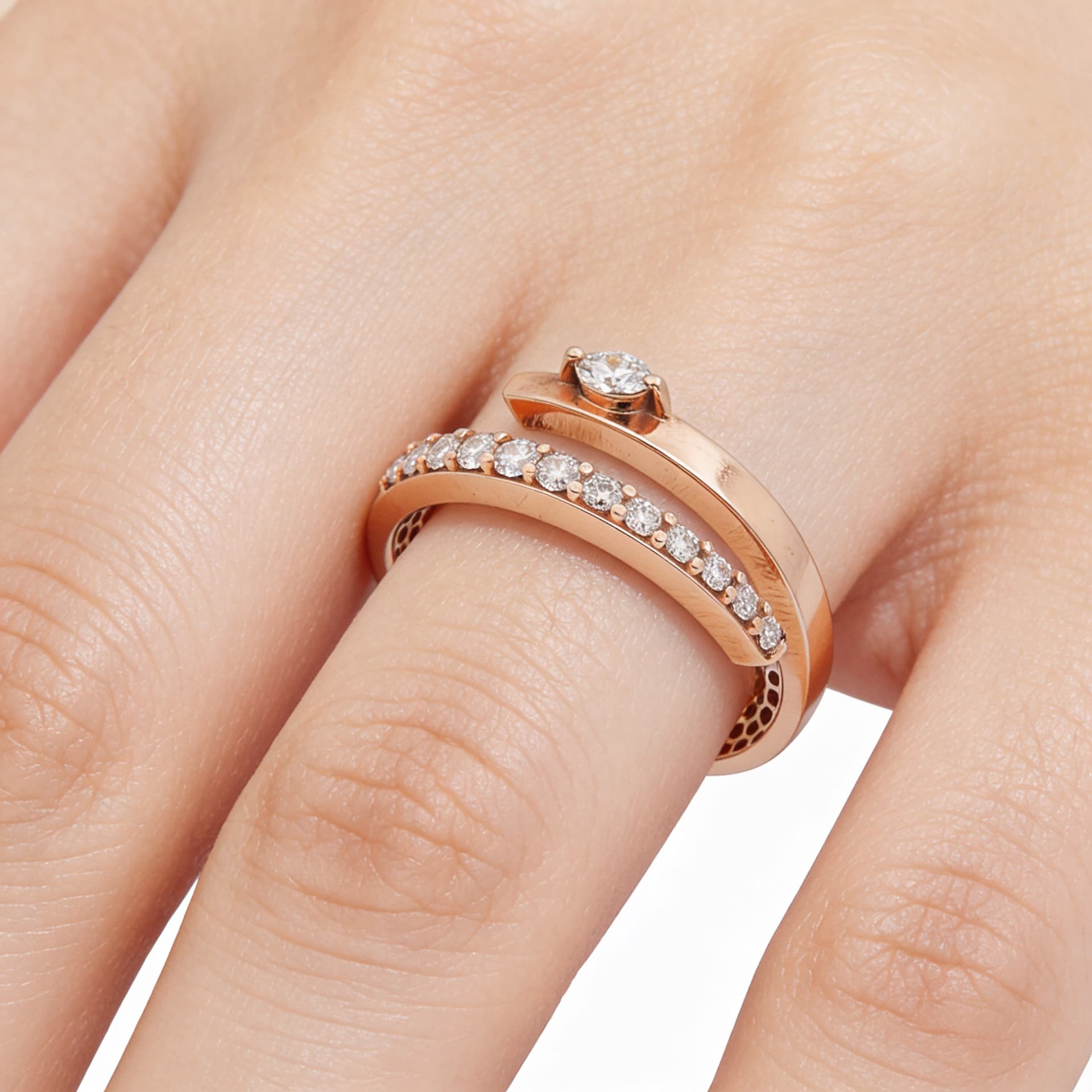 The Hiya Signature IV Parallel Crest Diamond Ring