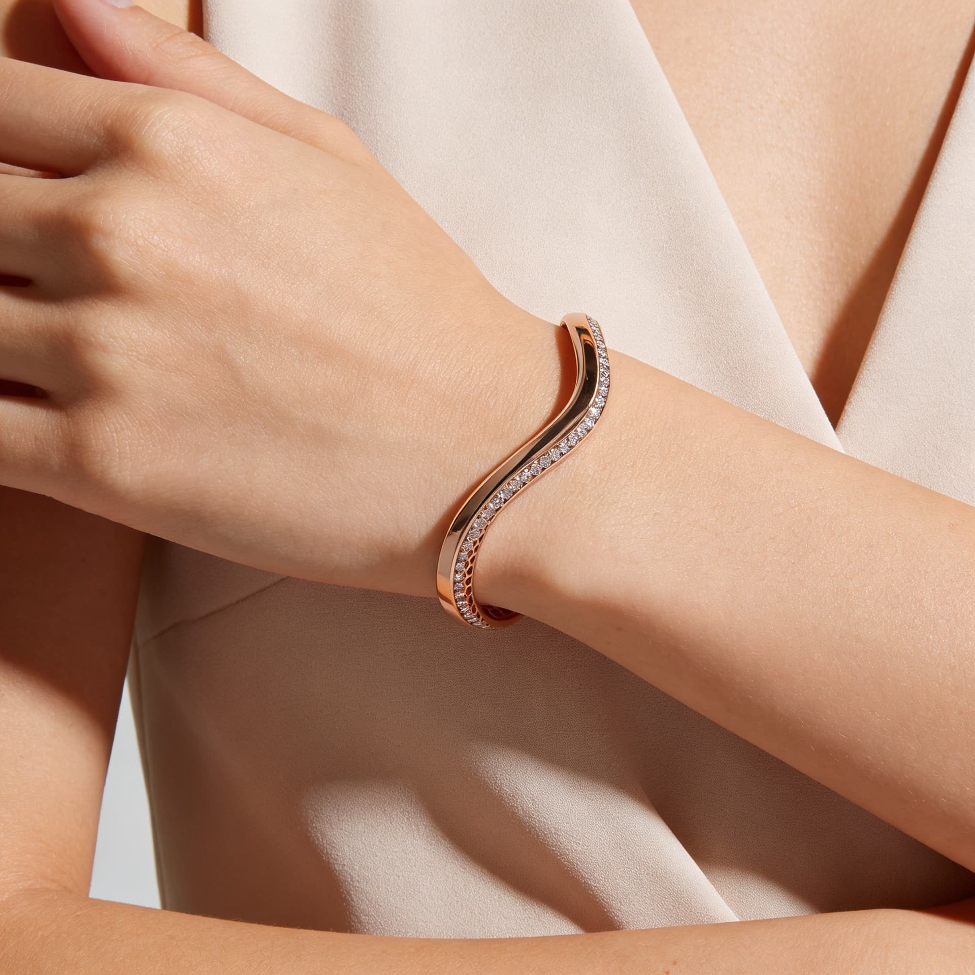 The Hiya Signature IV Continuum Bracelet