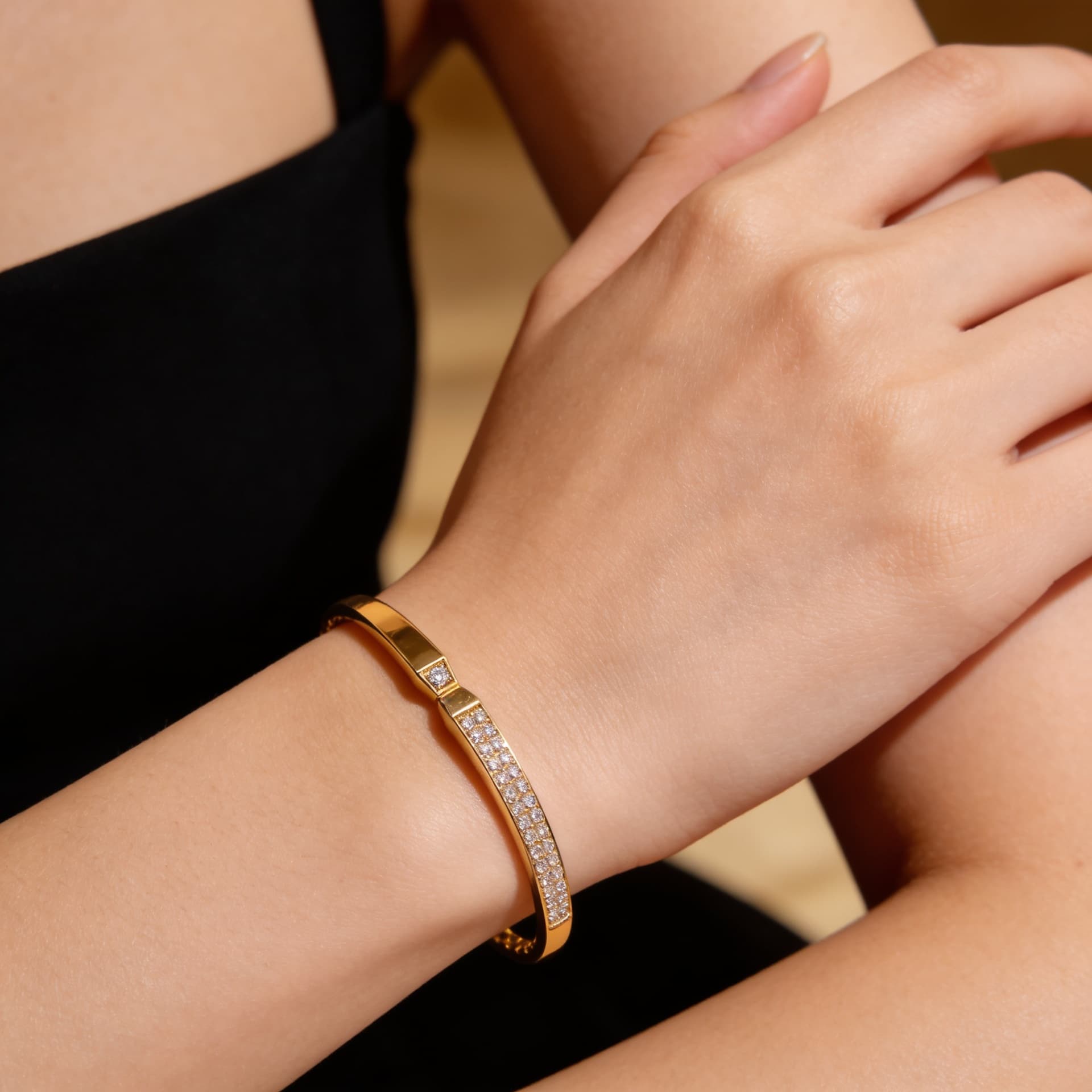 The Hiya Signature Linear Pavé Bracelet 