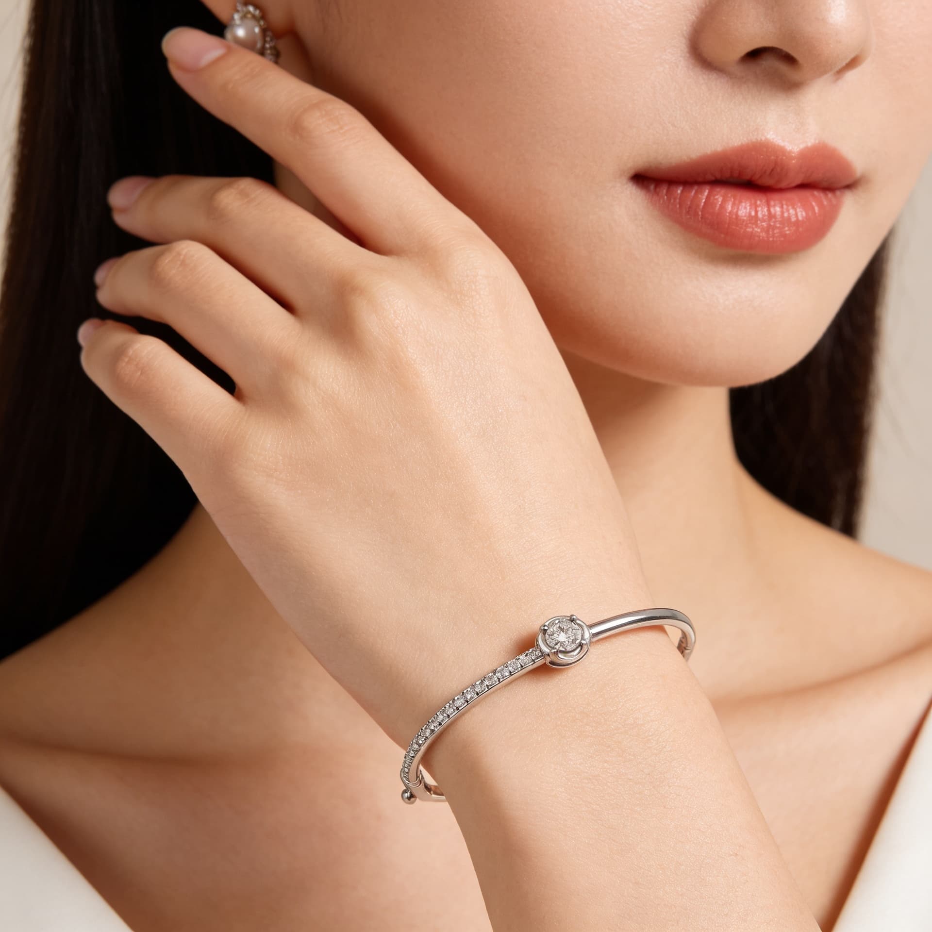 The Hiya Signature Half-Halo Diamond Bracelet 