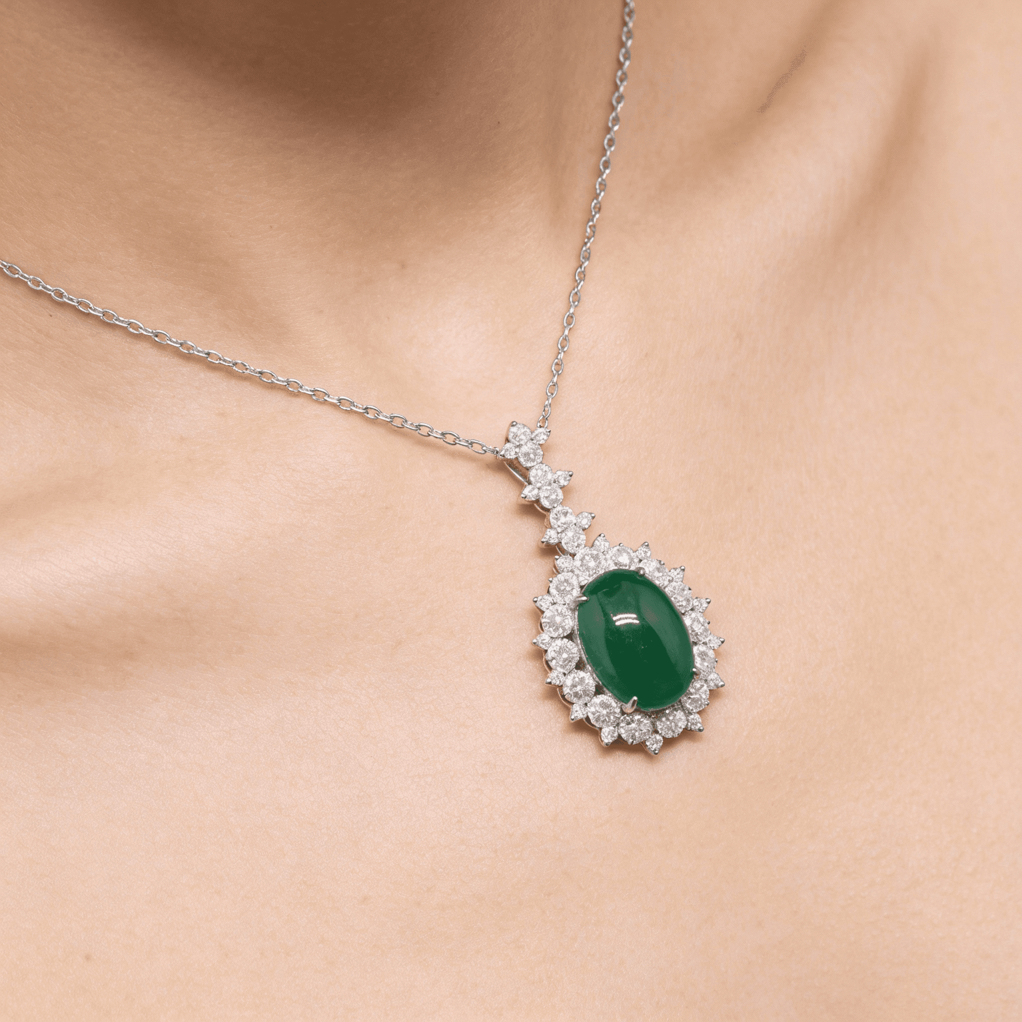 The Peregrinus Emerald Sovereign Cabochon Pendant - 3