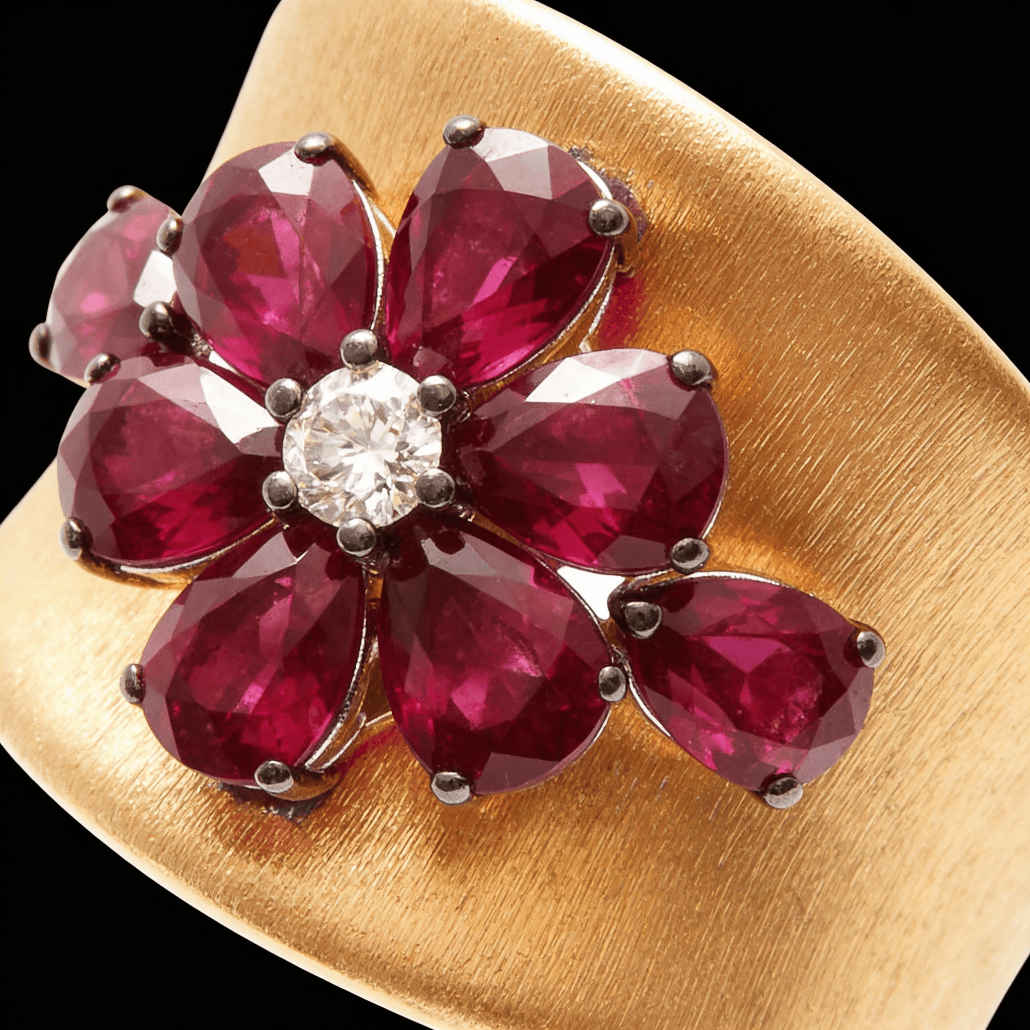  The Peregrinus Ruby Grand Petal Crest Ring  - 6