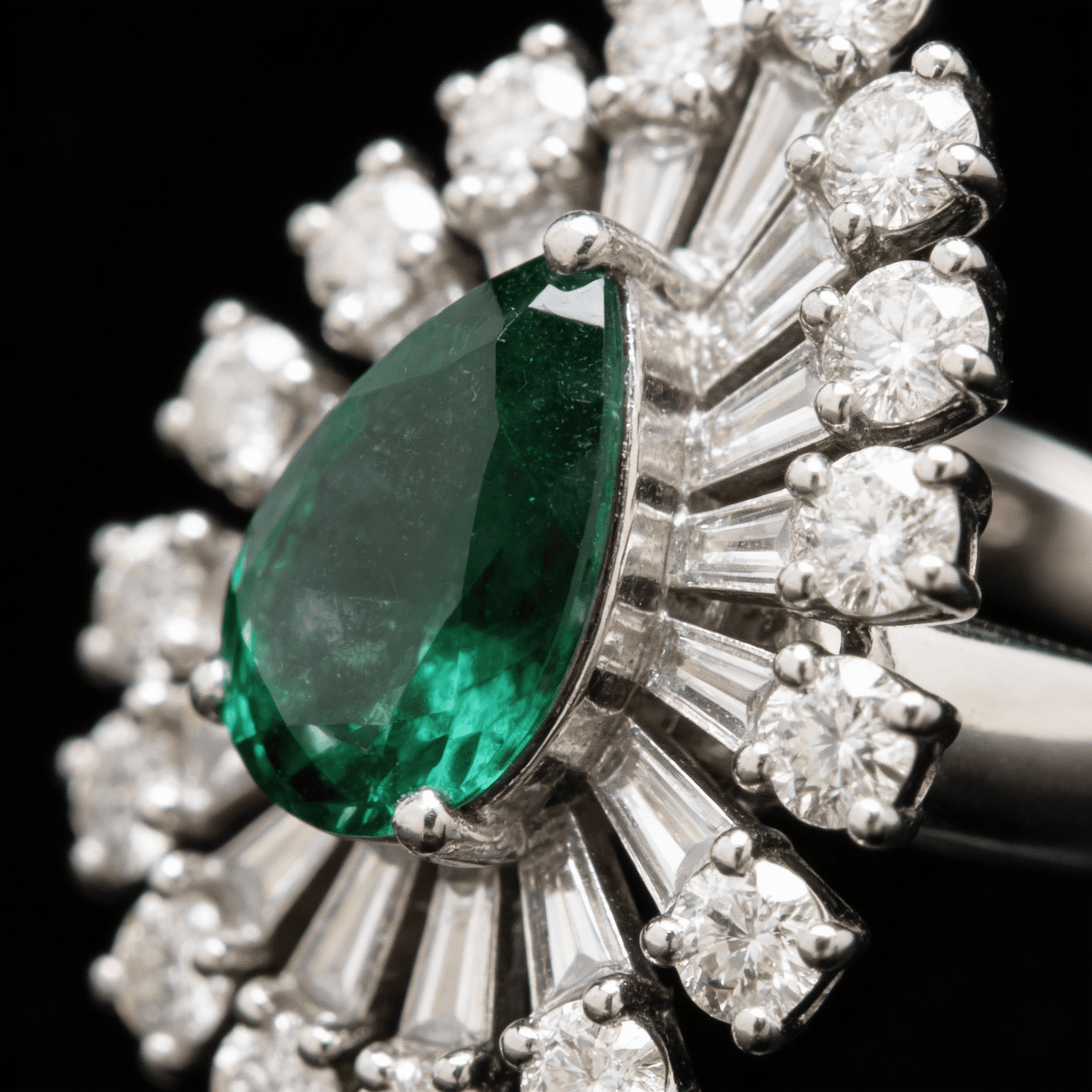 The Peregrinus Emerald Radiant Burst Ring