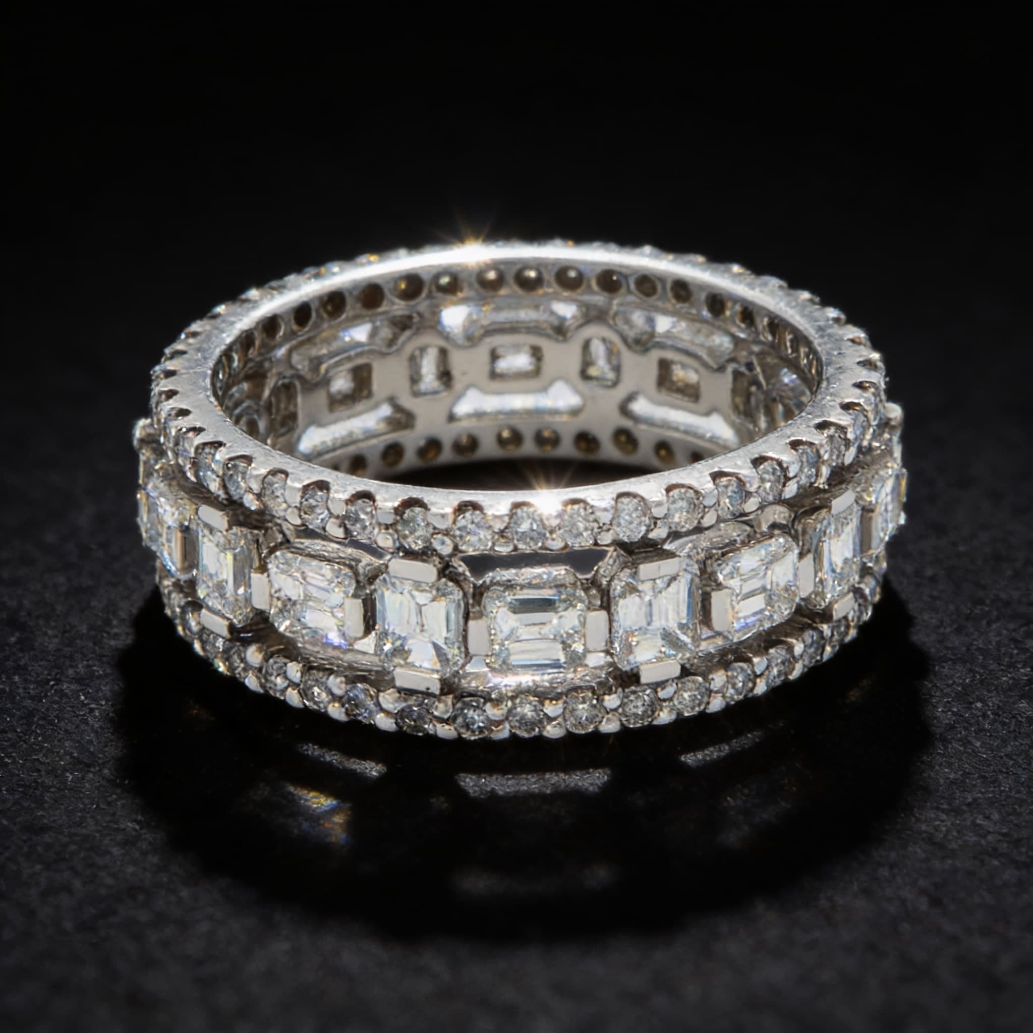 The Eternità Emerald-Cut Diamond Eternity Ring with Pavé Borders - 4
