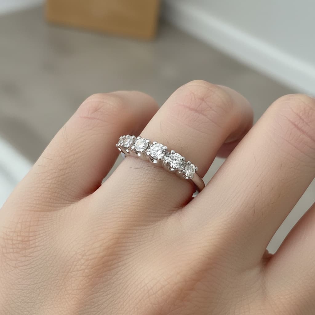 The Eternità Scalloped Round Diamond Ring