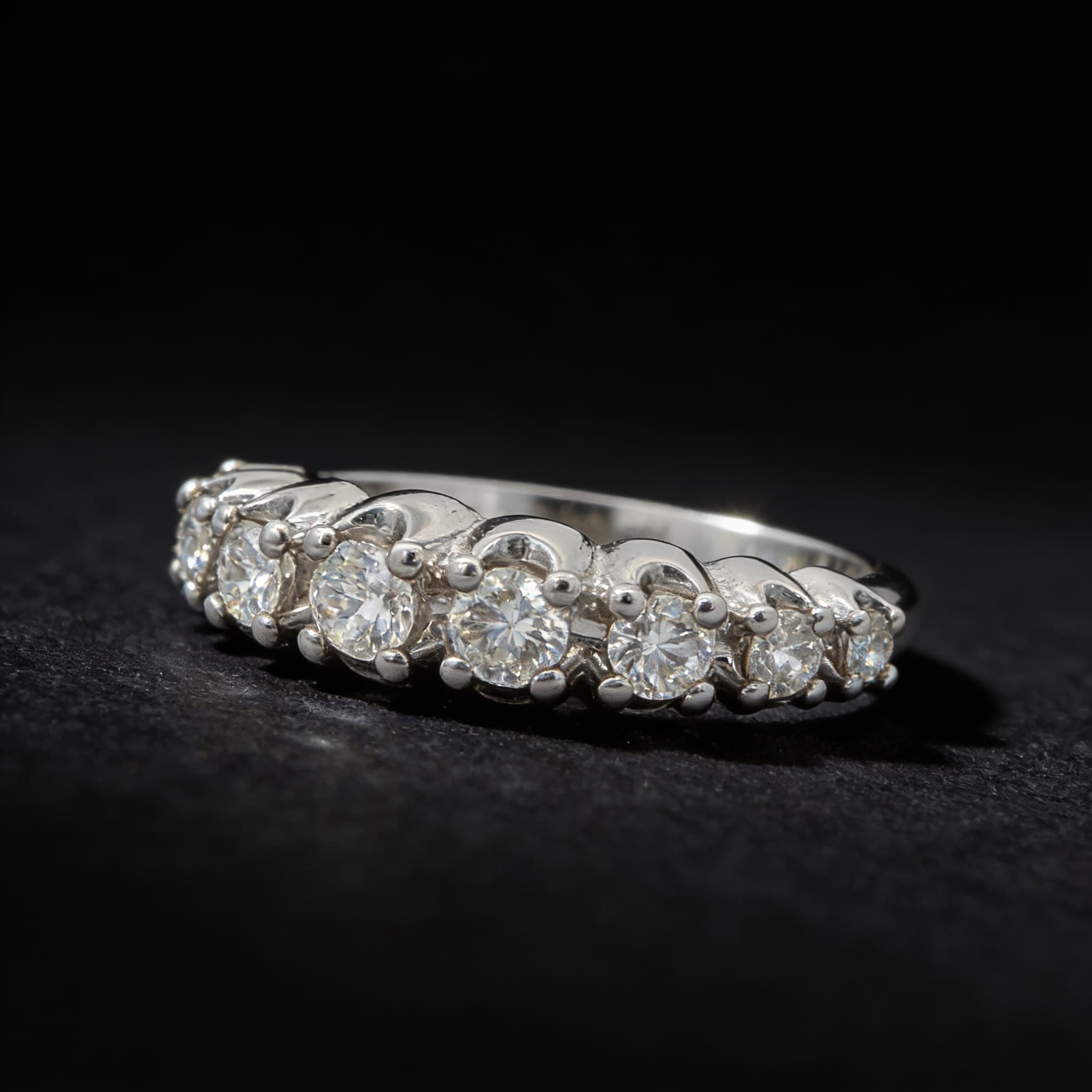 The Eternità Scalloped Round Diamond Ring - 4