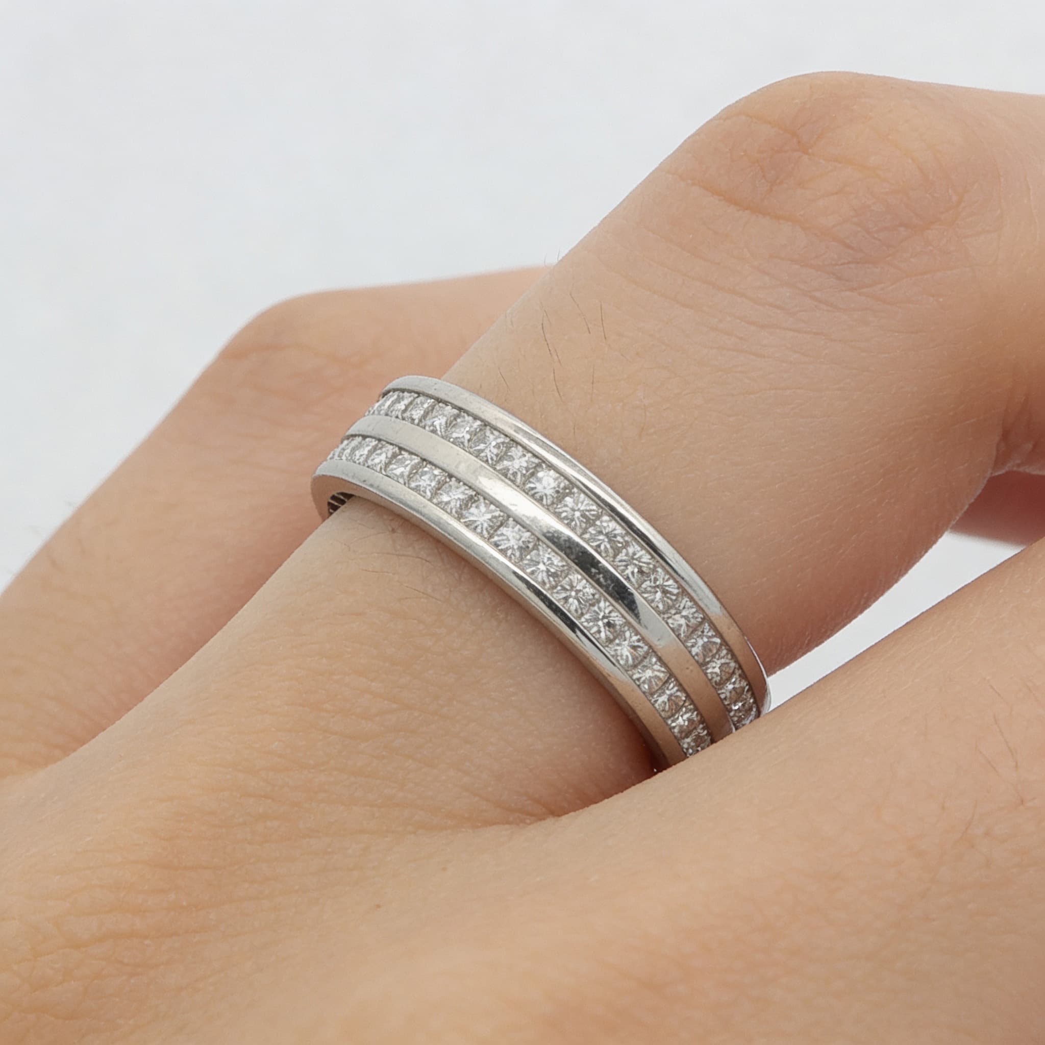 The Eternità Twin Channel Diamond Ring