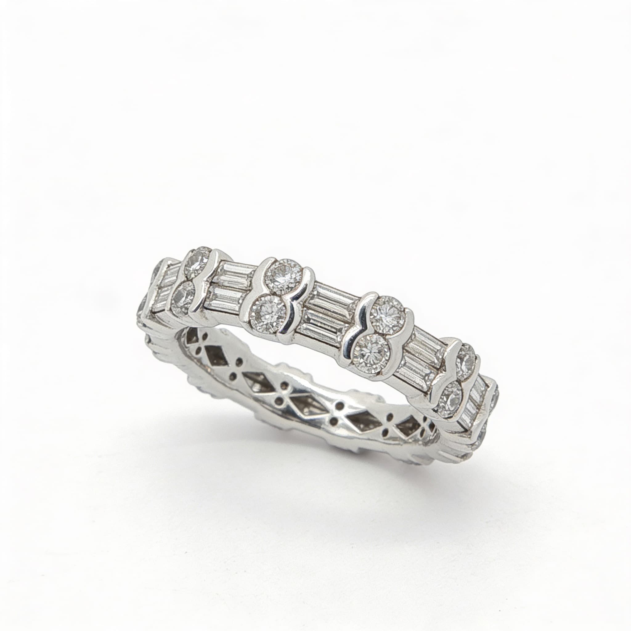 The Eternità Rhythmic Baguette Diamond Ring - 4