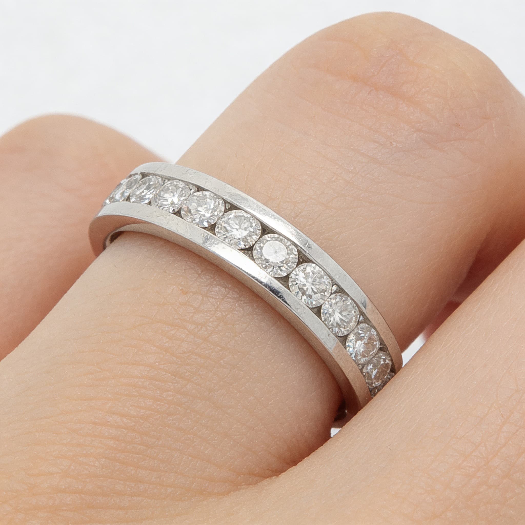 The Eternità Channel-Set Diamond Ring