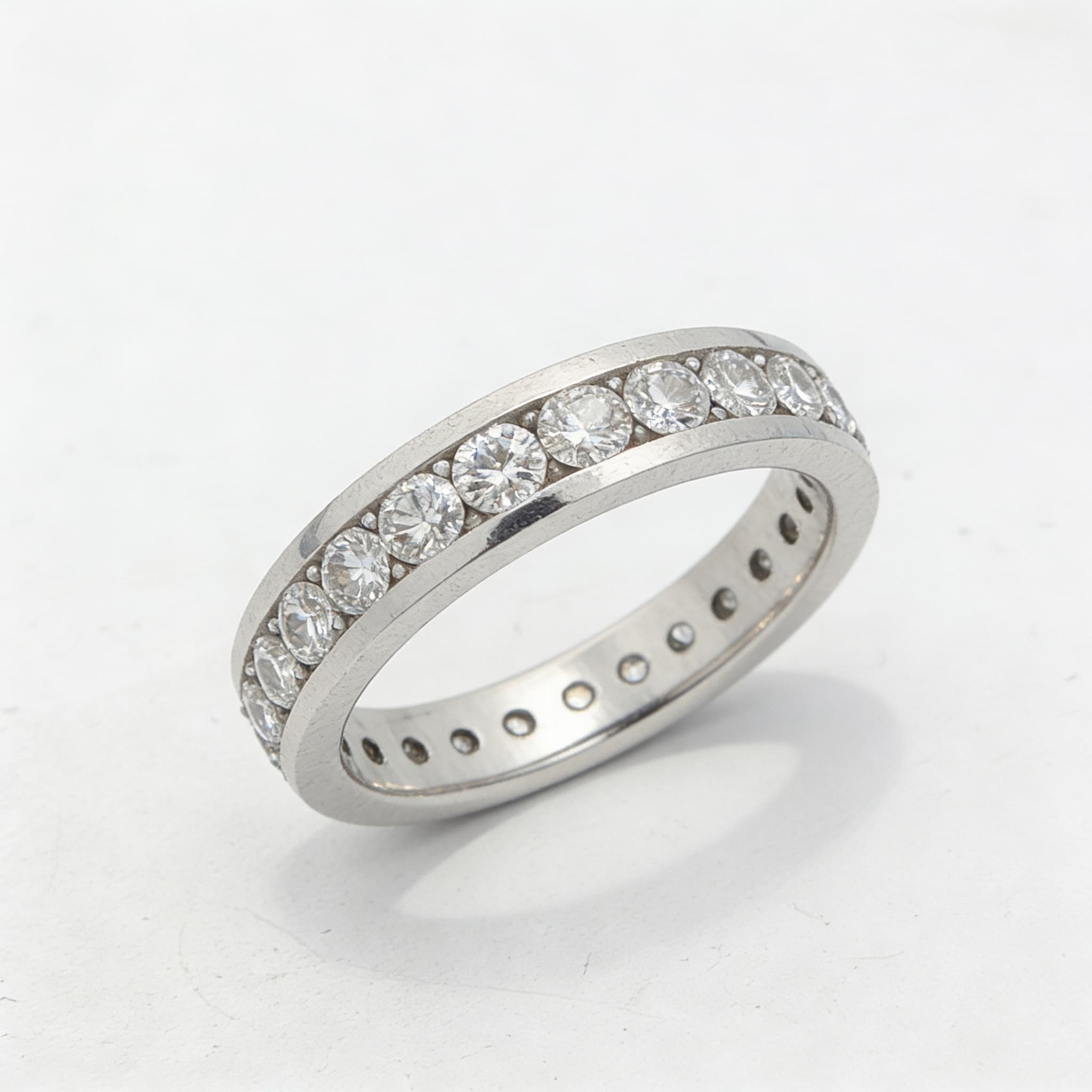 The Eternità Channel-Set Diamond Ring - 3