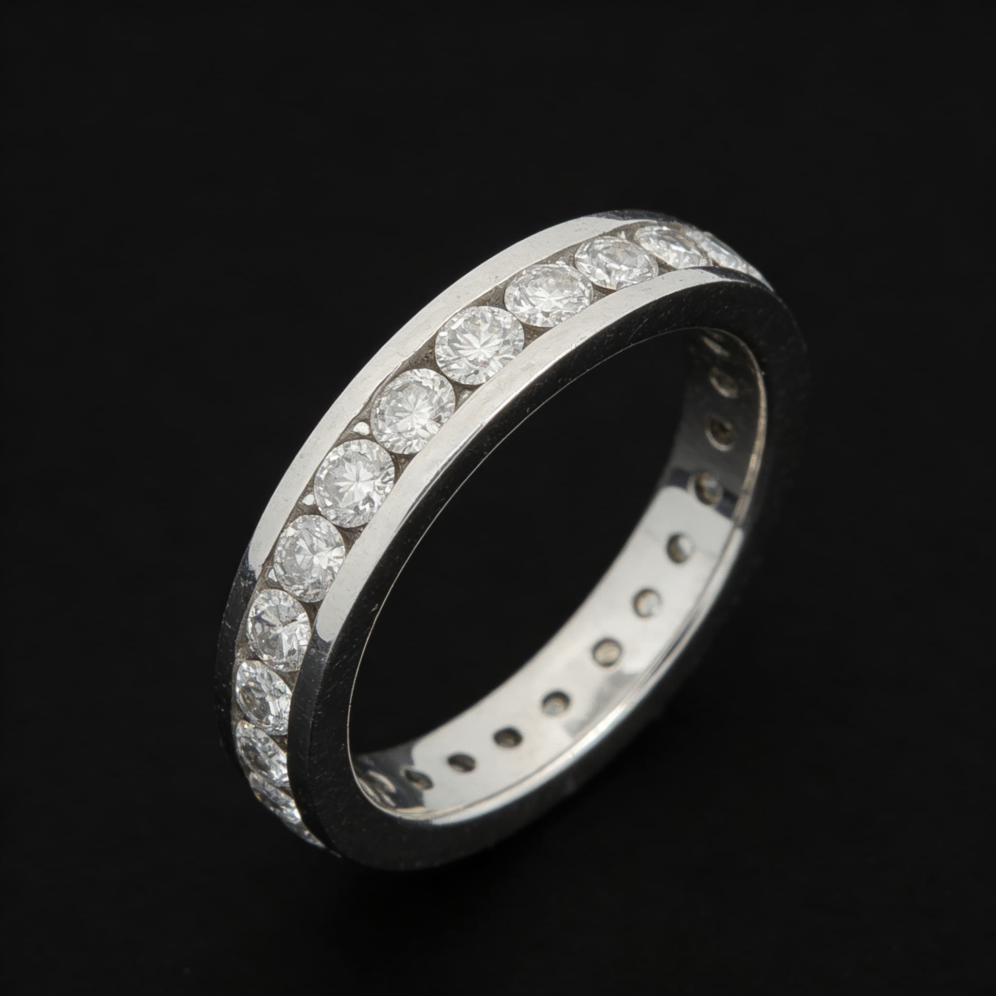 The Eternità Channel-Set Diamond Ring - 4