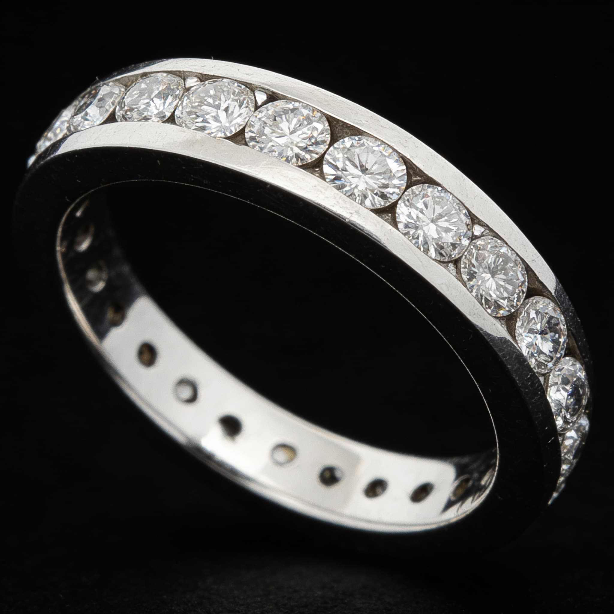 The Eternità Channel-Set Diamond Ring - 5