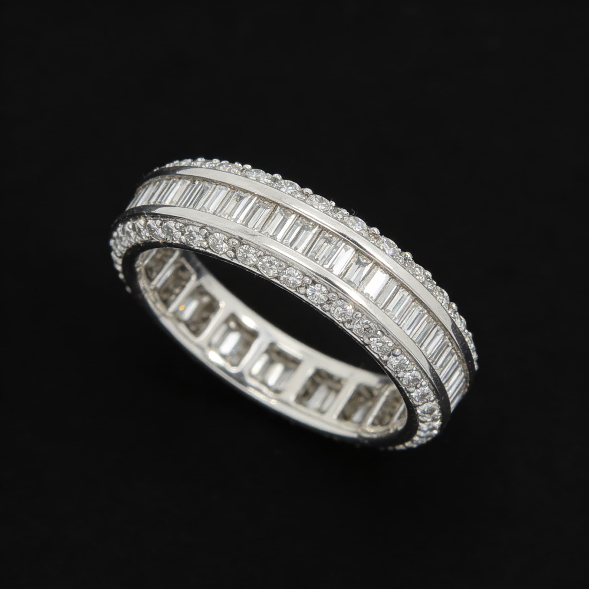 The Eternità Parallel Baguette Diamond Ring with Pavé Frame - 5