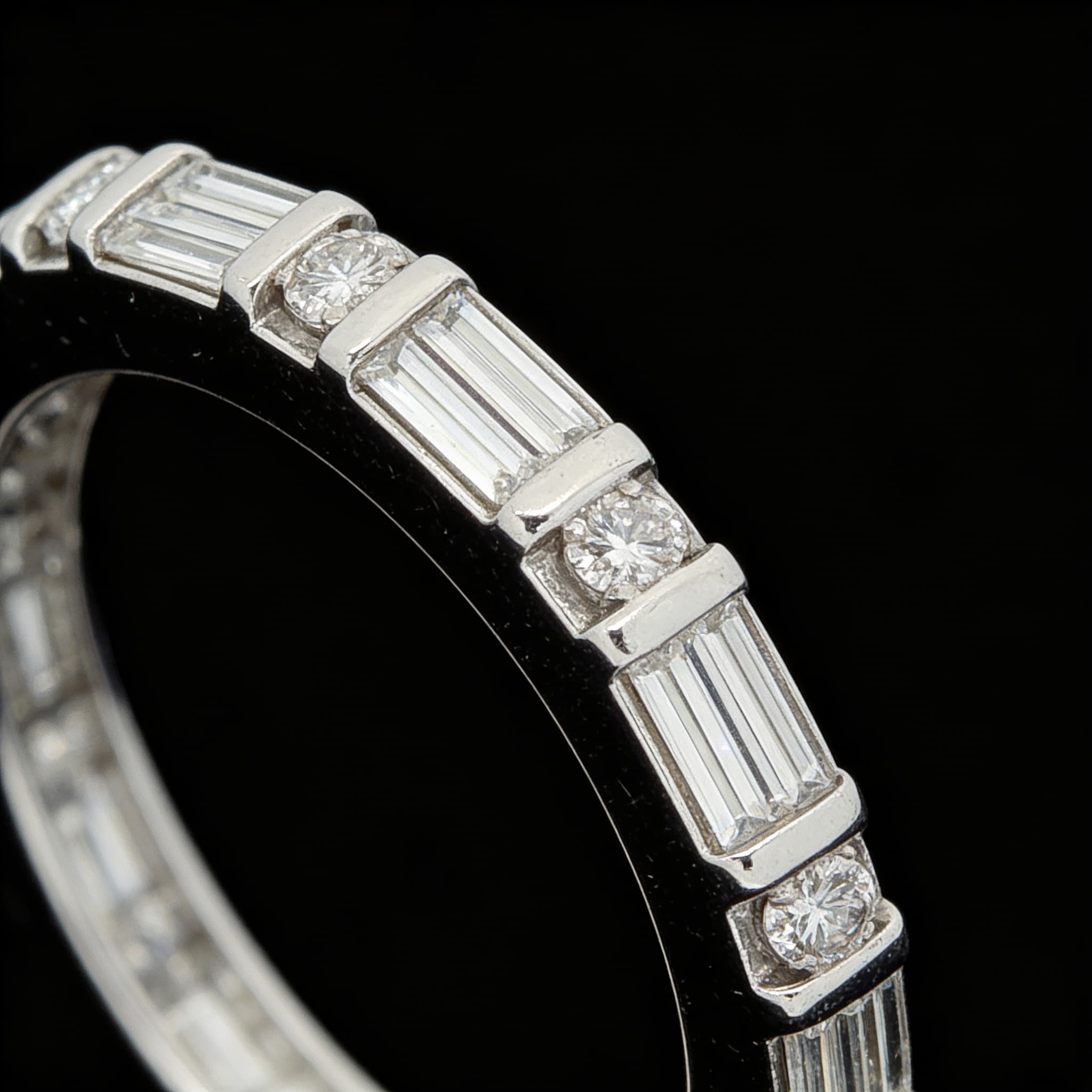 The Eternità Bar-Set Baguette and Round Diamond Eternity Ring - 4