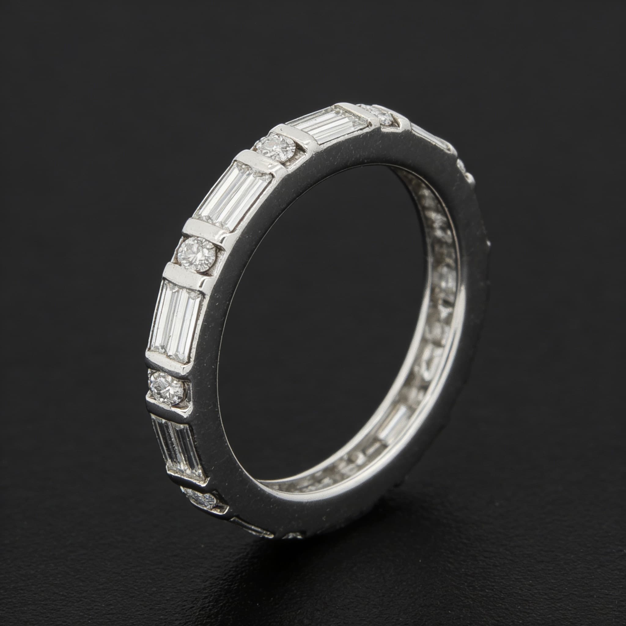 The Eternità Bar-Set Baguette and Round Diamond Eternity Ring - 5