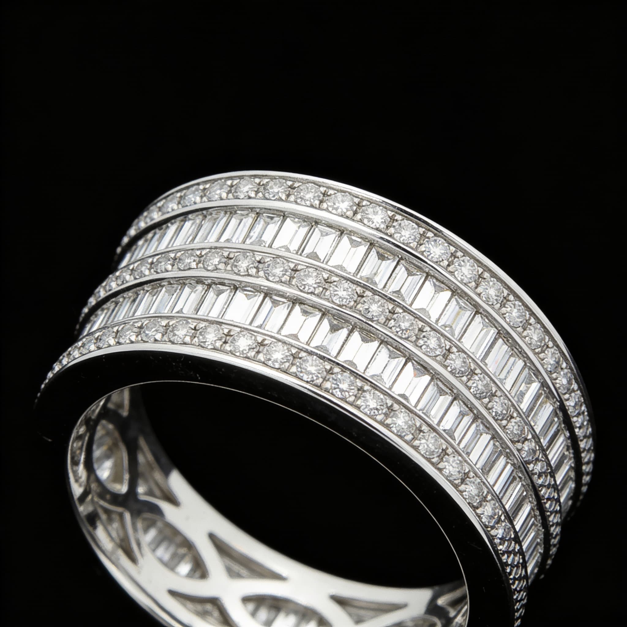 The Eternità Stratified Baguette Diamond Ring with Pavé Bands - 6