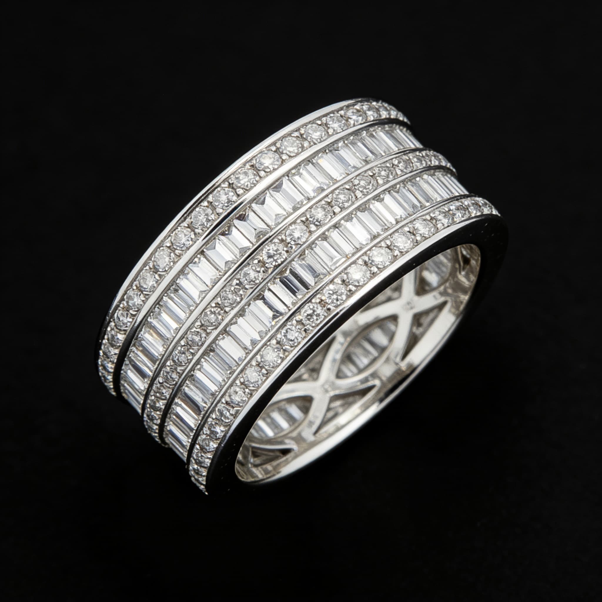 The Eternità Stratified Baguette Diamond Ring with Pavé Bands - 7