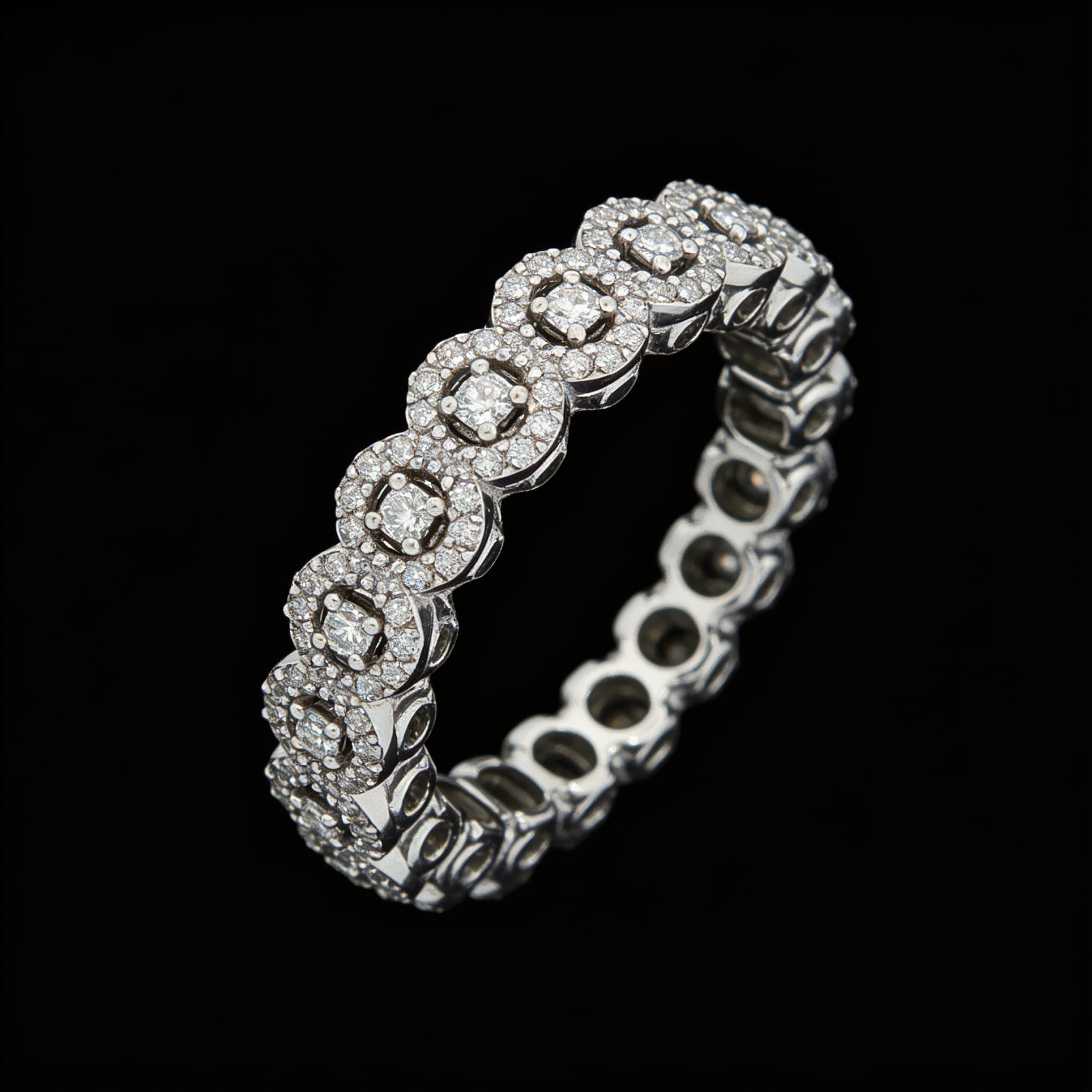 The Eternità Halo Round Diamond Eternity Ring - 3