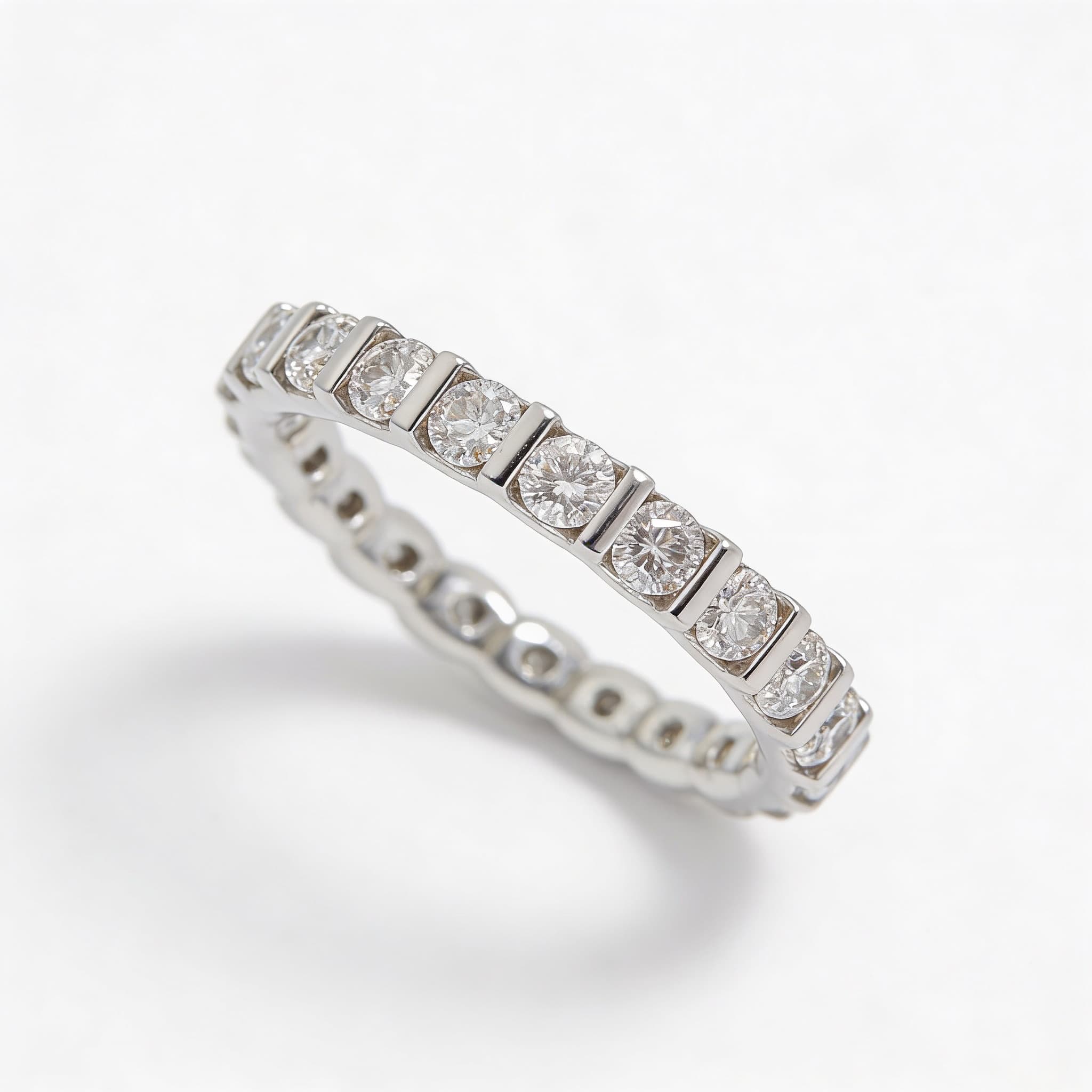 The Eternità Raised Bar-Set Round Diamond Eternity Ring - 3