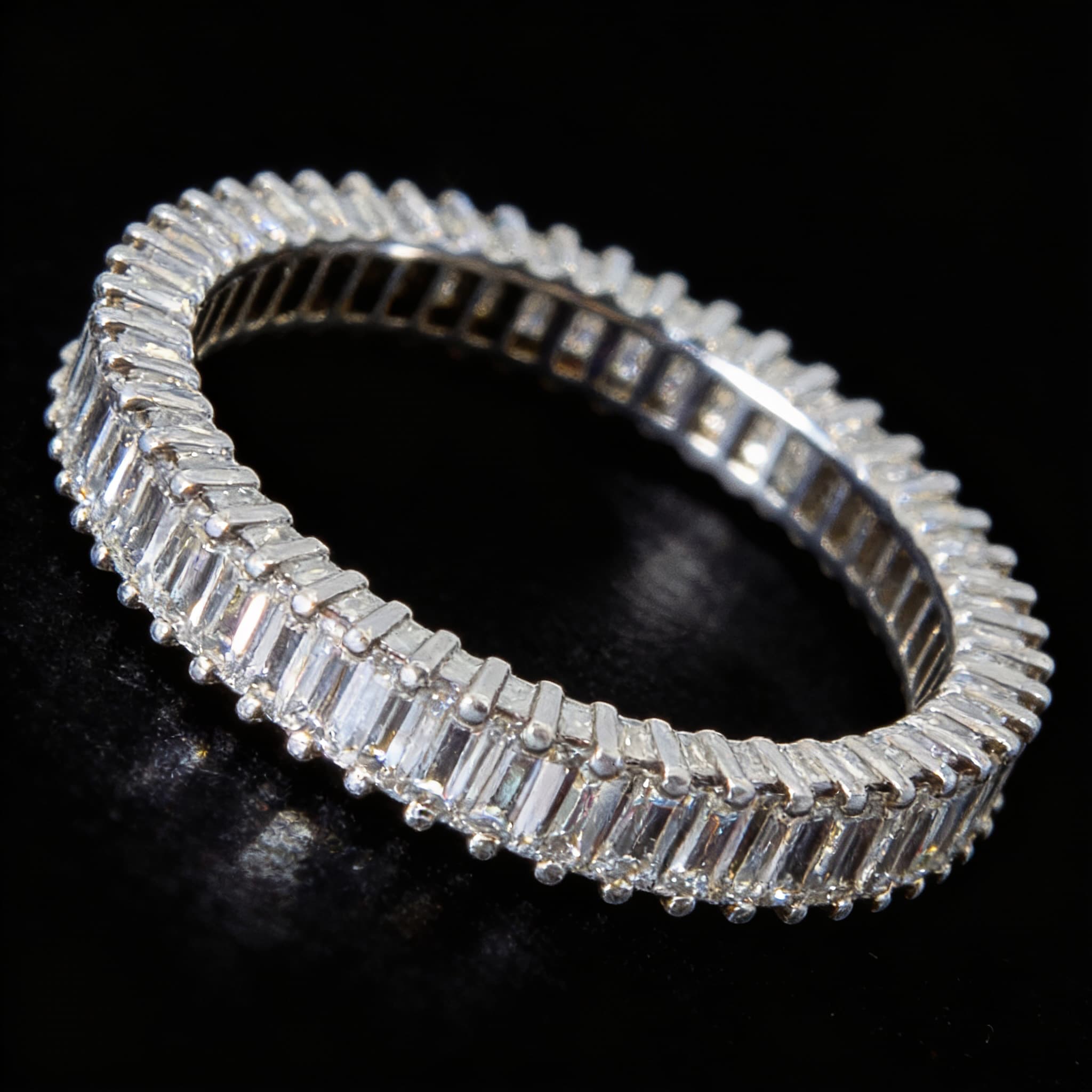 The Eternità Four-Prong Baguette Diamond Eternity Ring - 5
