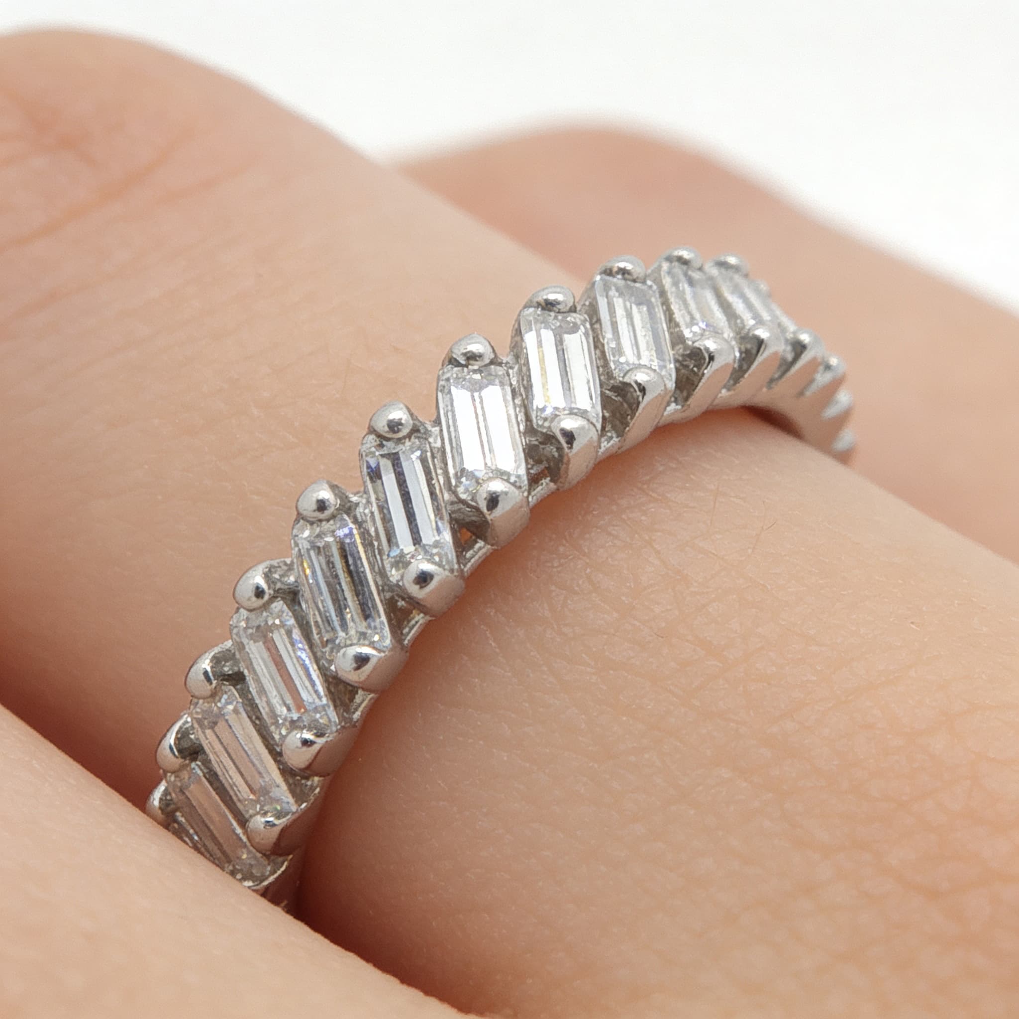  The Eternità Linear Baguette Diamond Eternity Ring