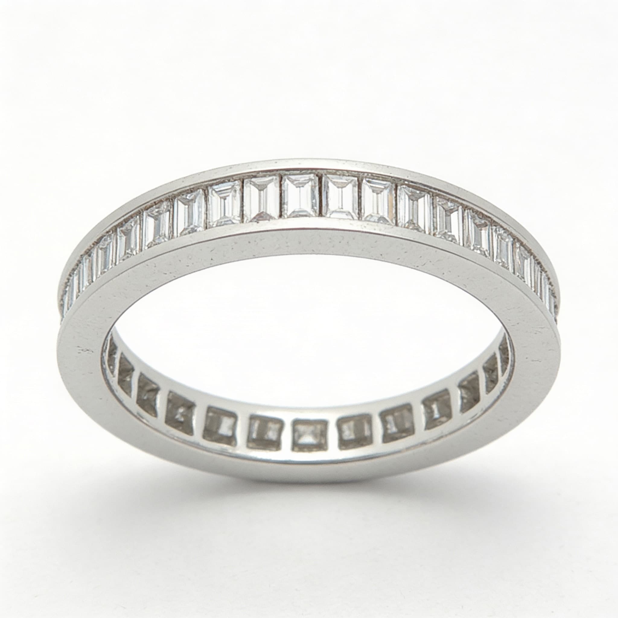The Eternità Channel-Set Baguette Diamond Eternity Ring - 3
