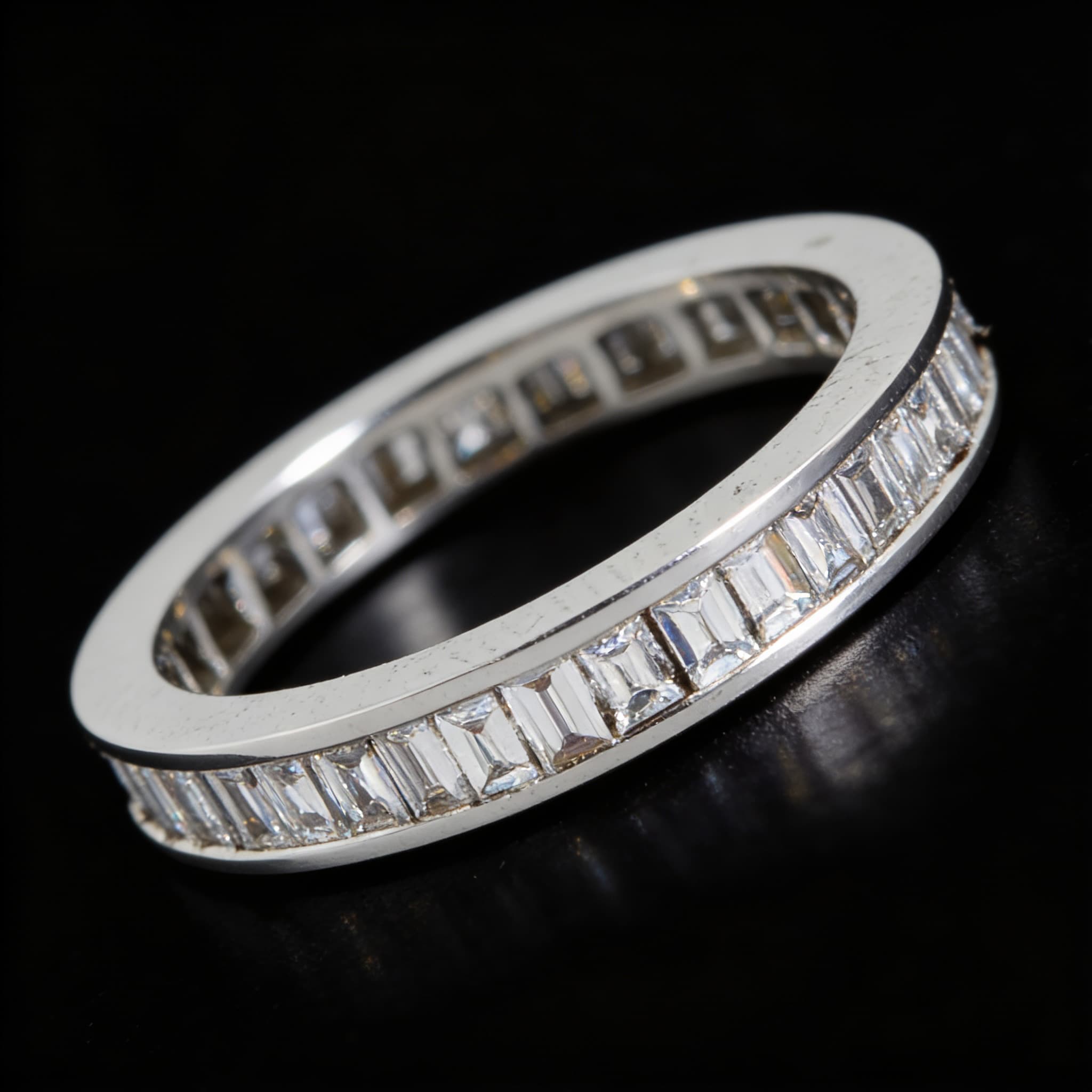 The Eternità Channel-Set Baguette Diamond Eternity Ring - 5