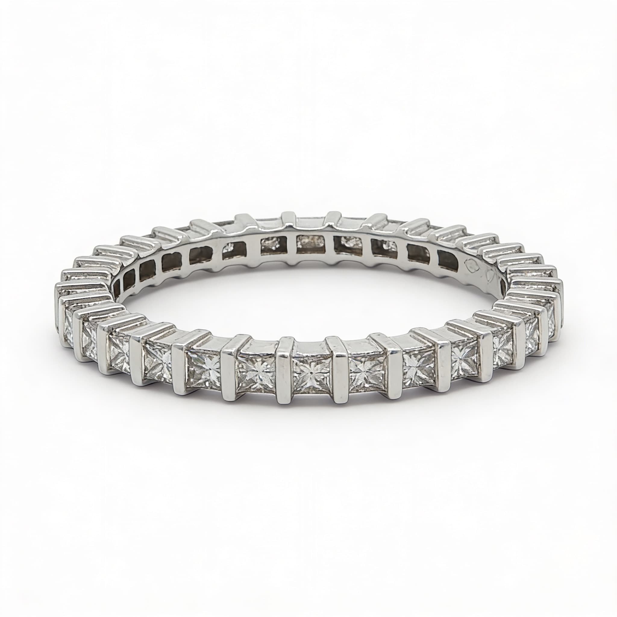 The Eternità Segmented Round Diamond Eternity Ring - 3
