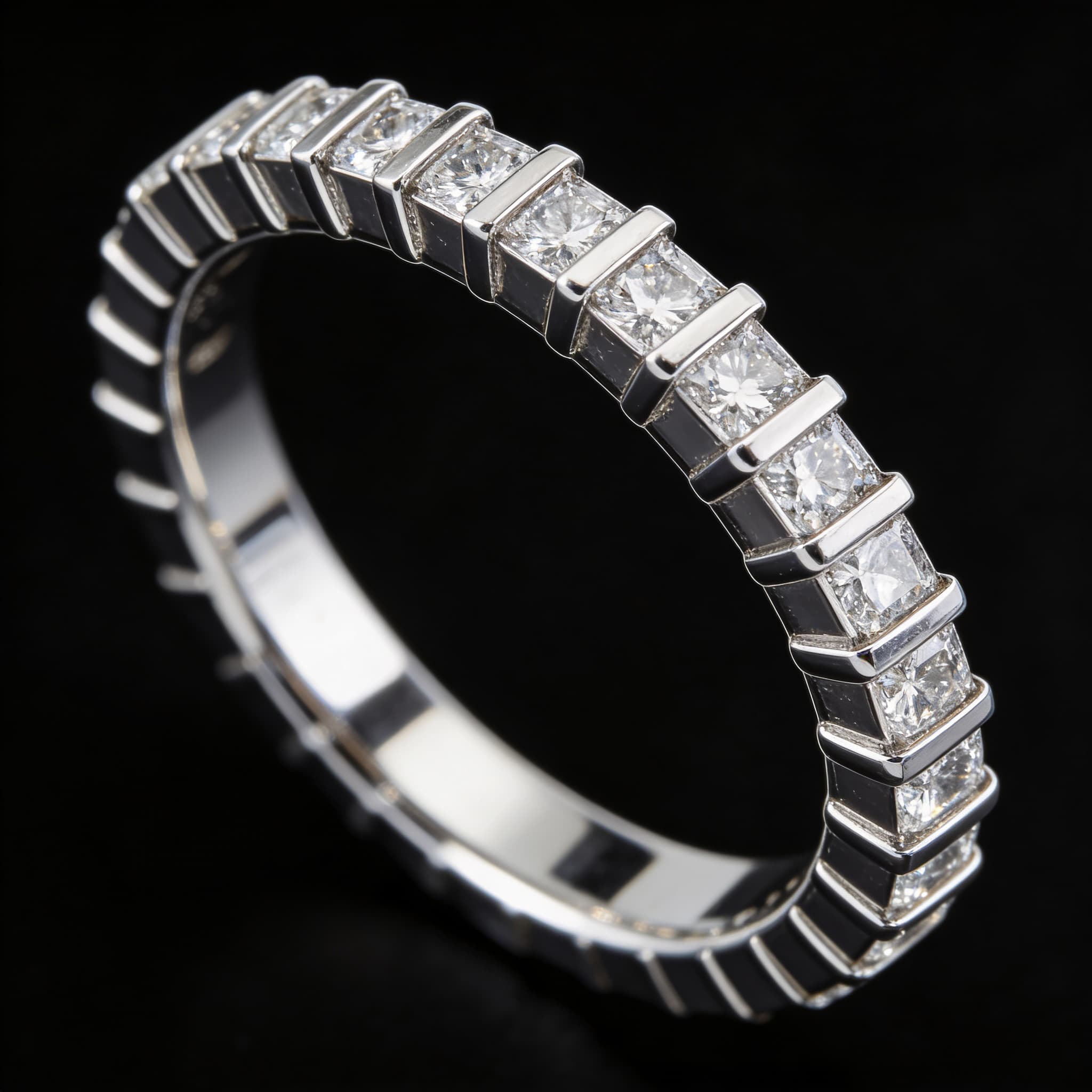 The Eternità Segmented Round Diamond Eternity Ring - 5
