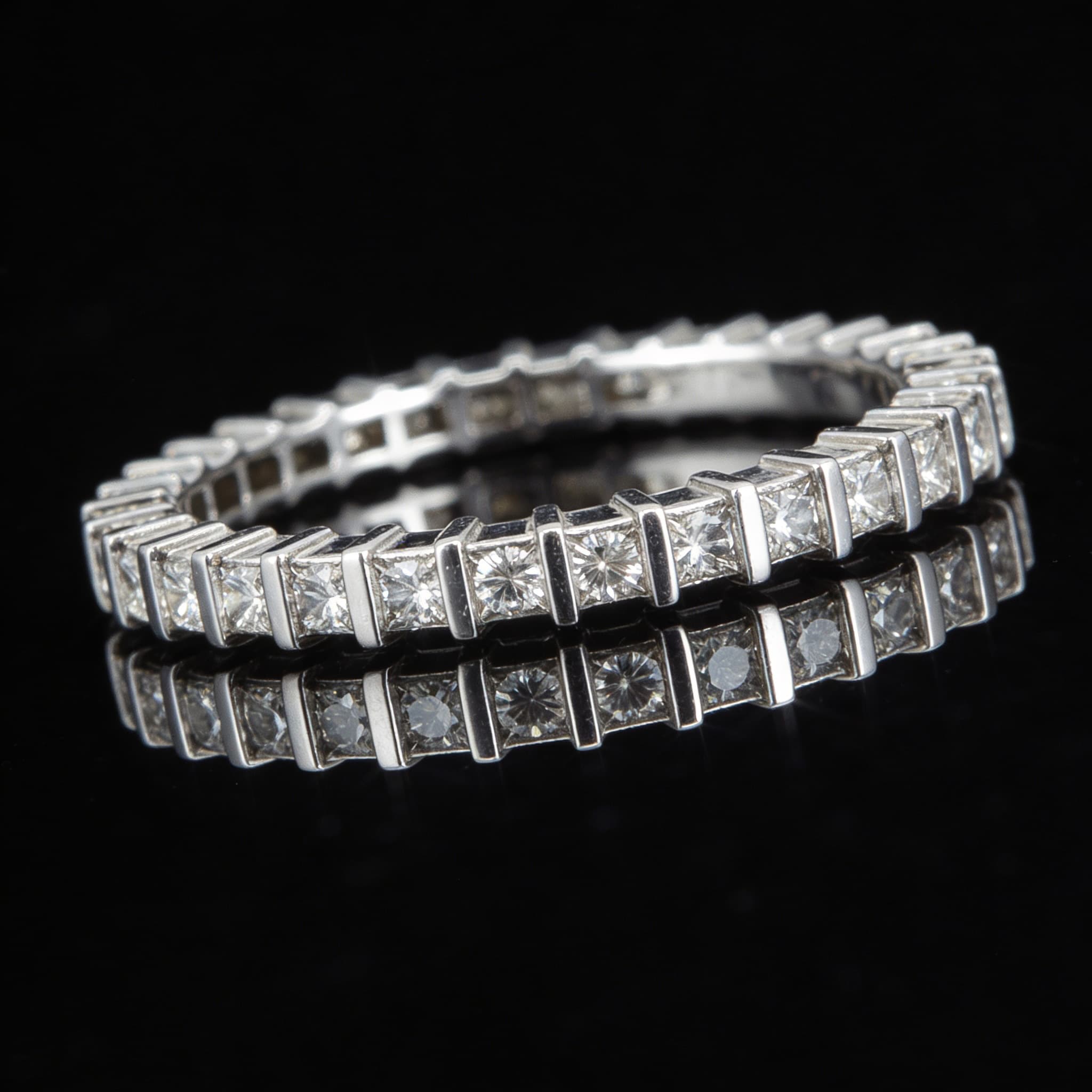 The Eternità Segmented Round Diamond Eternity Ring - 7