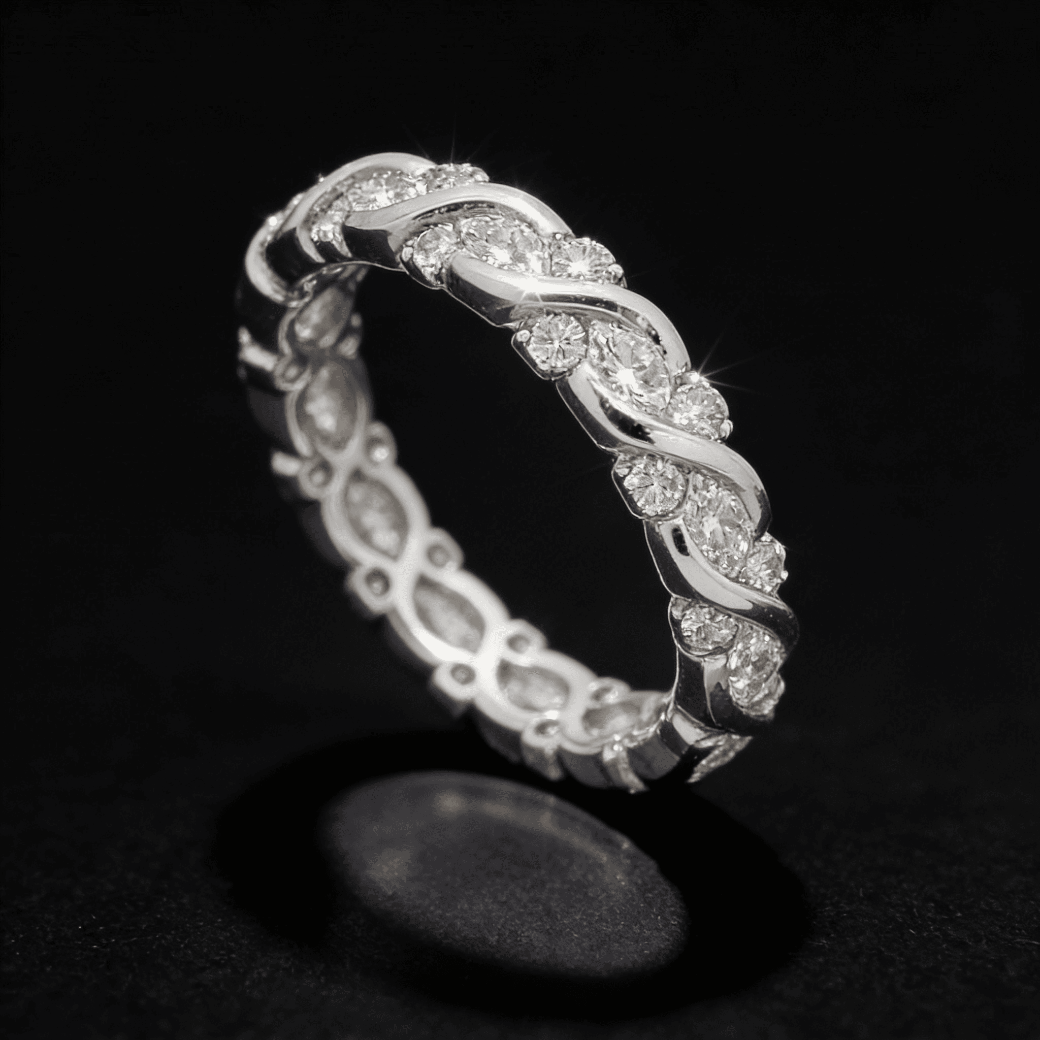 The Eternità Interwoven Round Diamond Eternity Ring - 5
