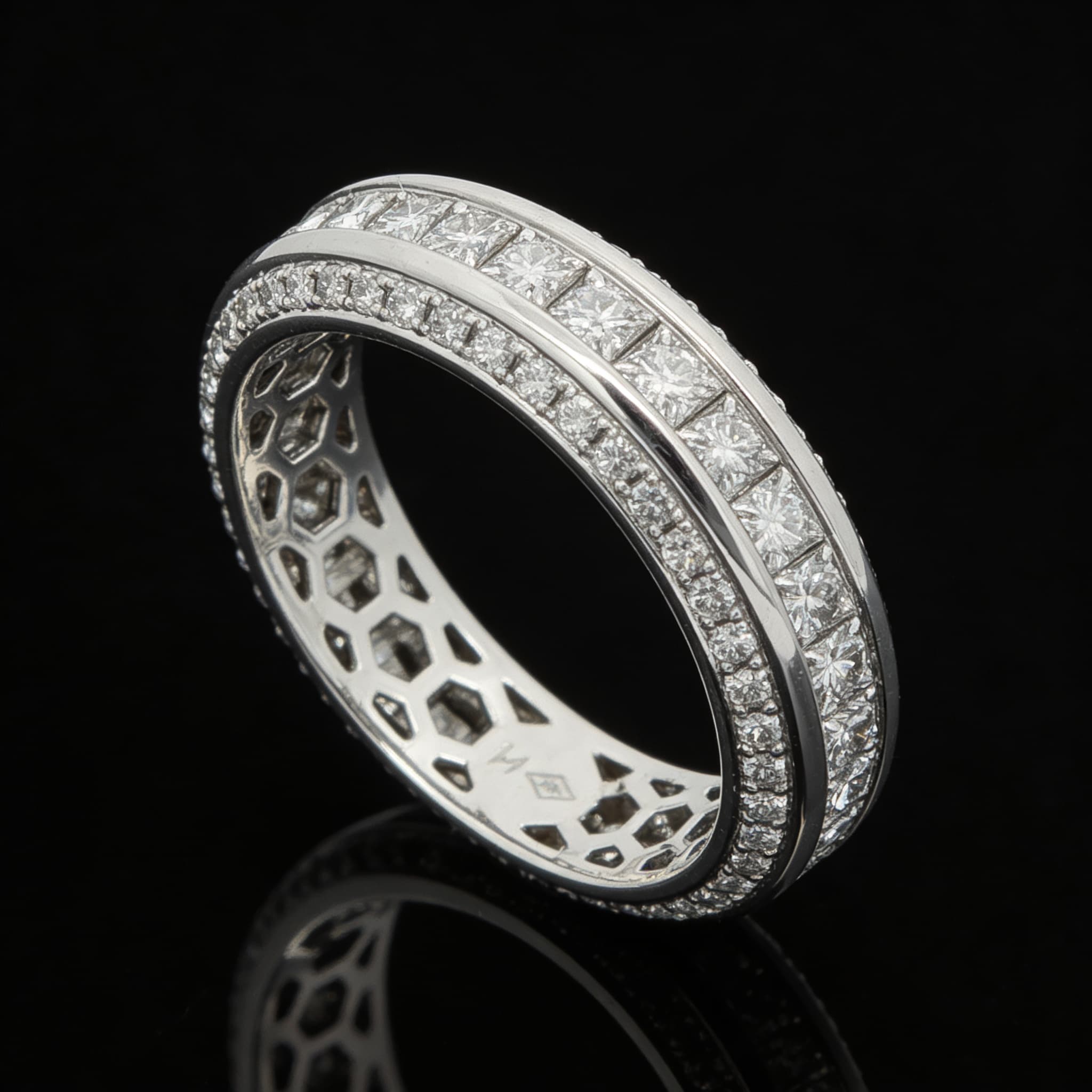 The Eternità Channel-Set Princess Cut Diamond Eternity Ring - 4
