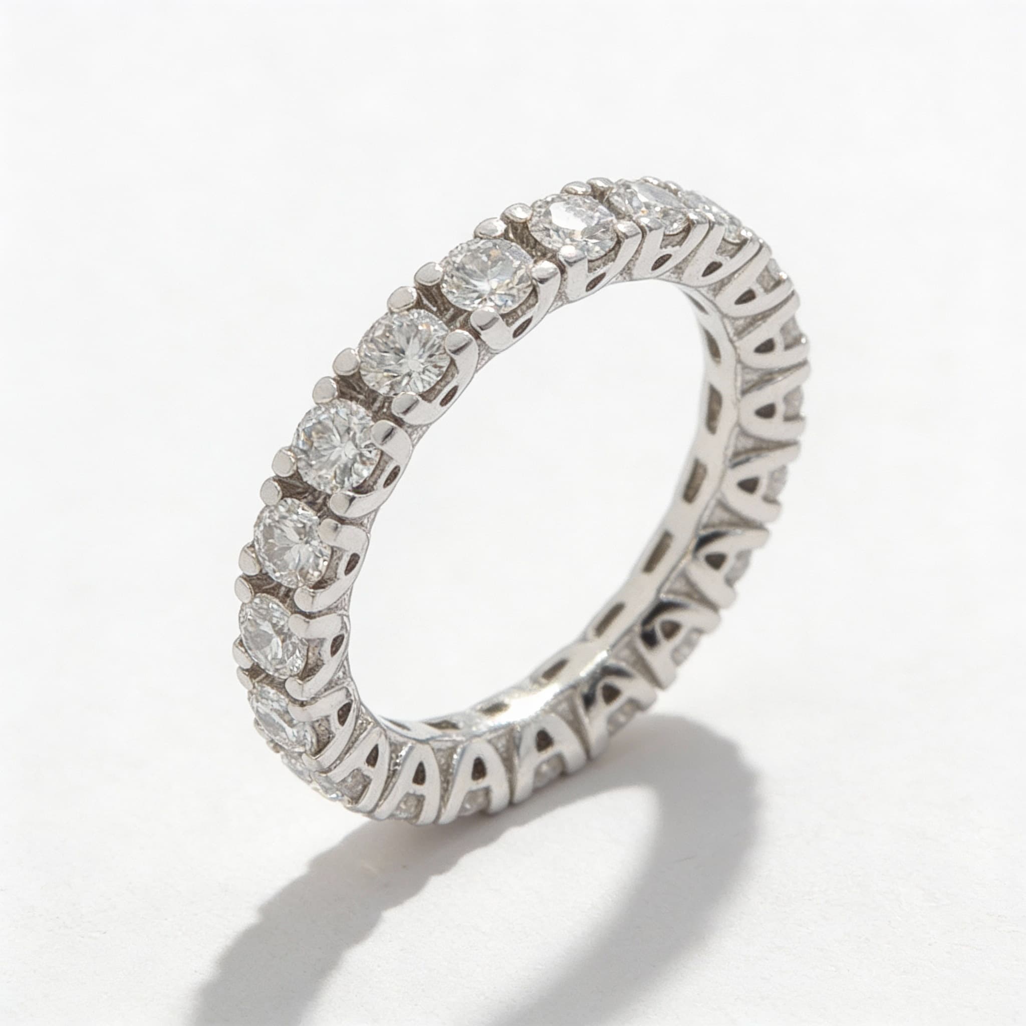 The Eternità Classic Four-Claw Eternity Ring  - 3