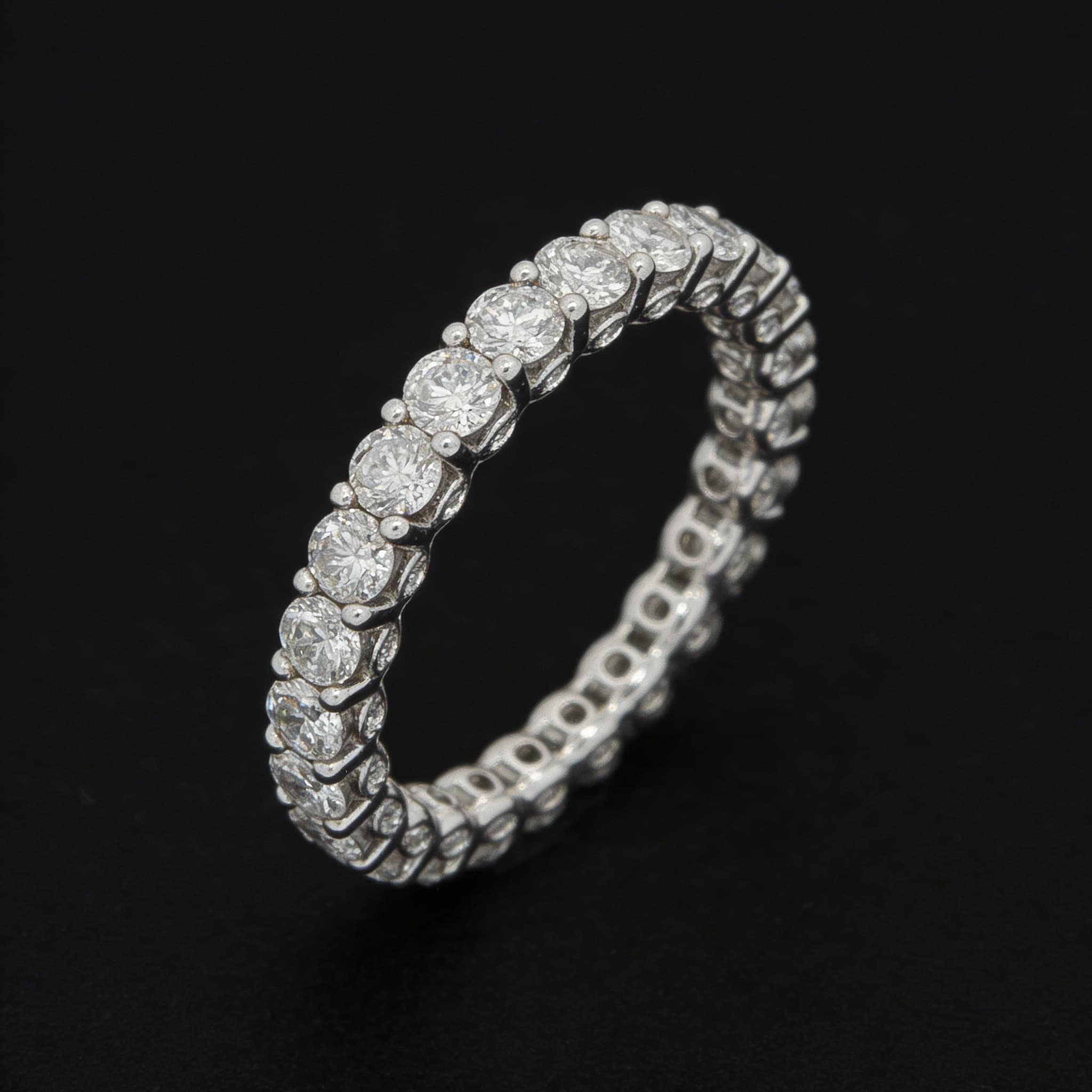 The Eternità Four-Prong Round Diamond Eternity Band - 4
