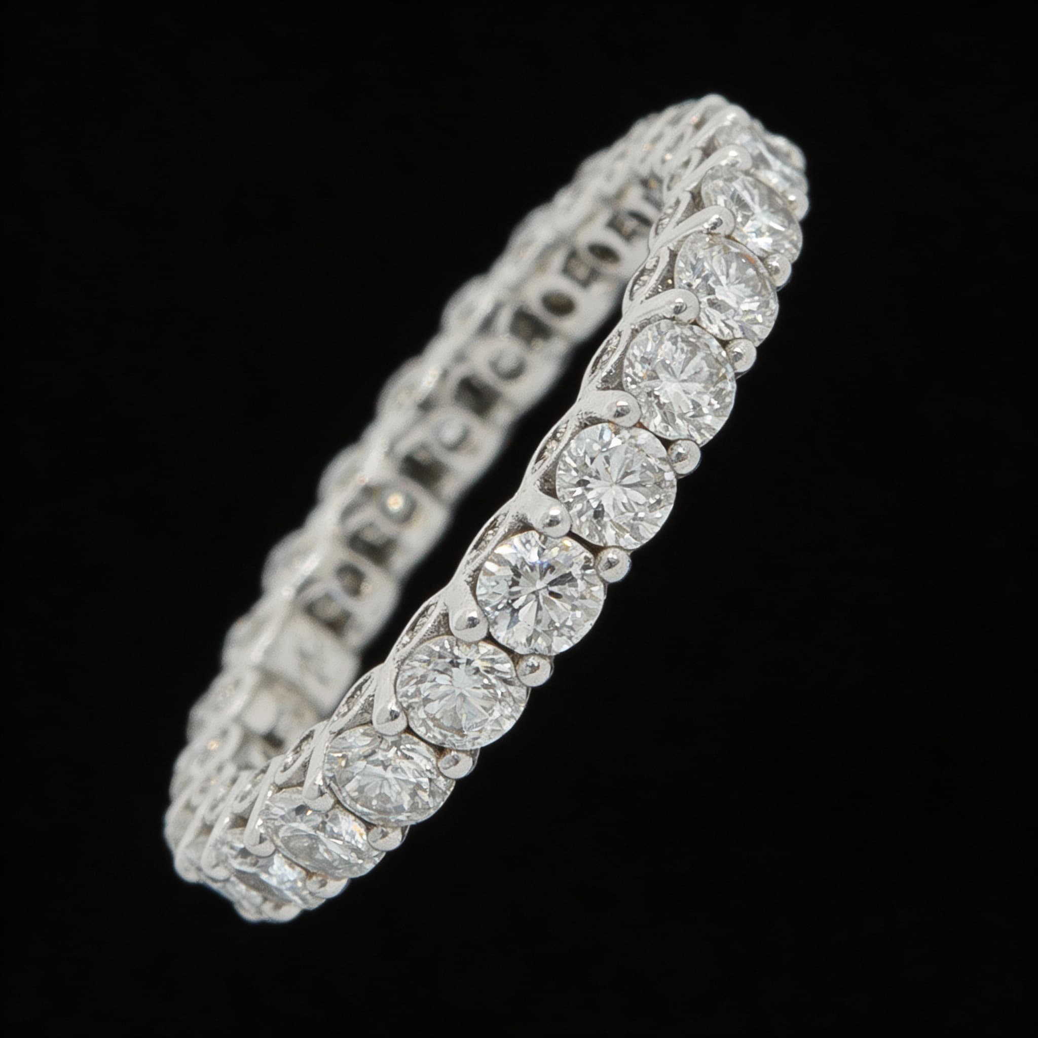 The Eternità Four-Prong Round Diamond Eternity Band - 5