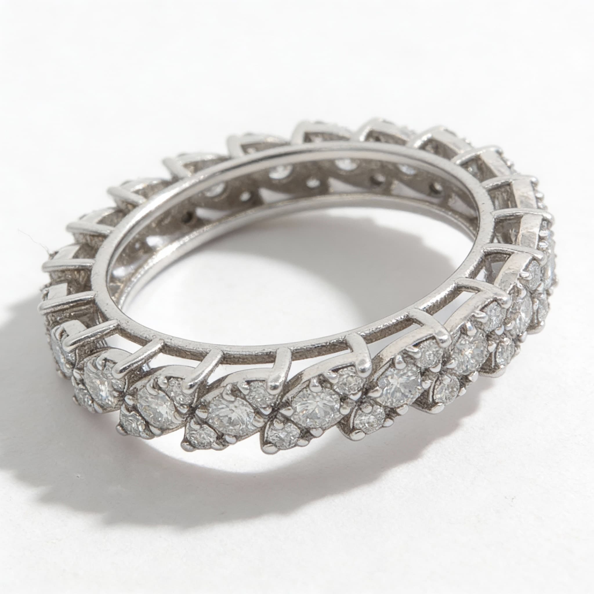 The Eternità Double-Row Shared-Prong Eternity Ring - 3