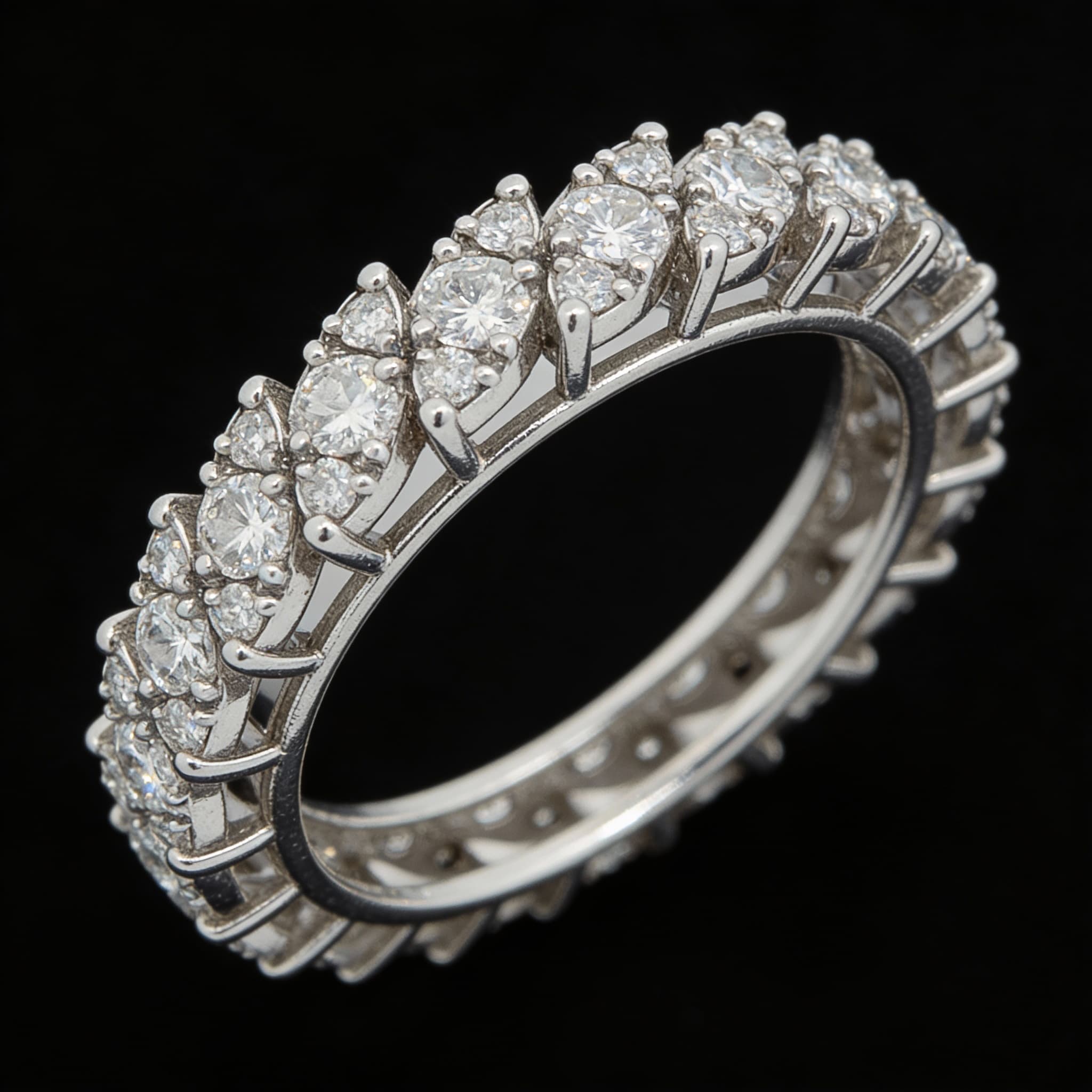The Eternità Double-Row Shared-Prong Eternity Ring - 6