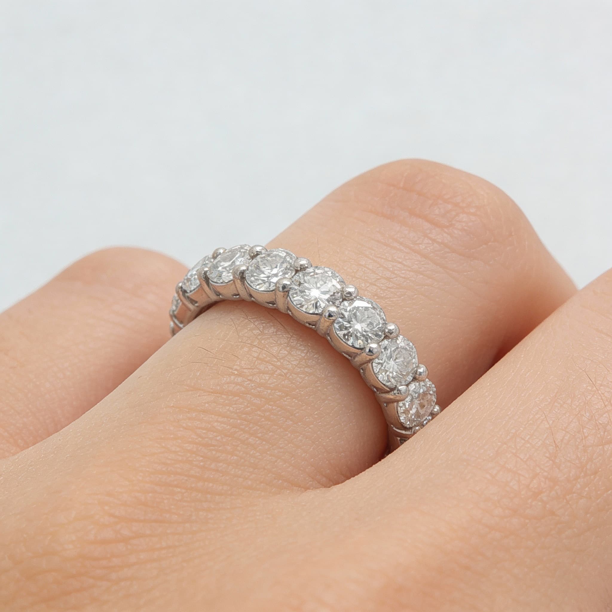 The Eternità Classic High-Wall Prong Eternity