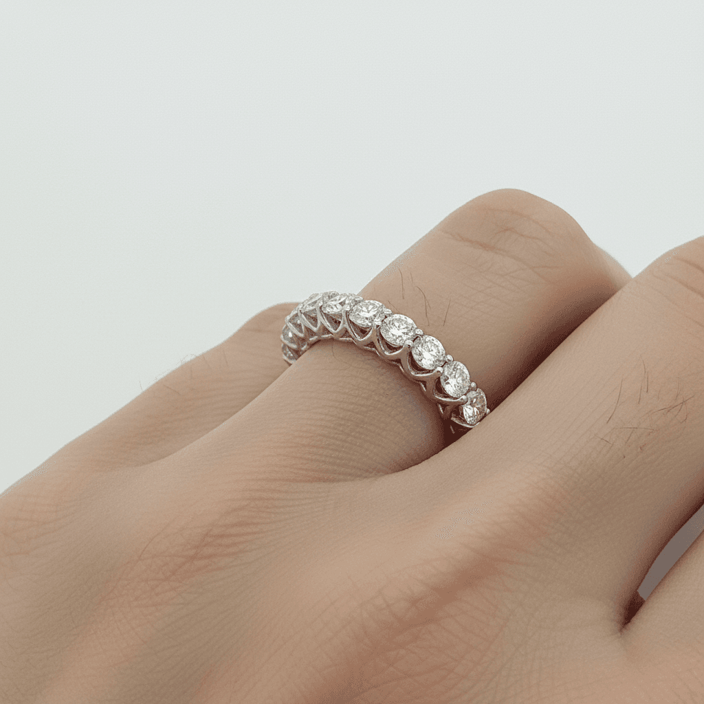 The Eternità Crown-Set Round Diamond Band