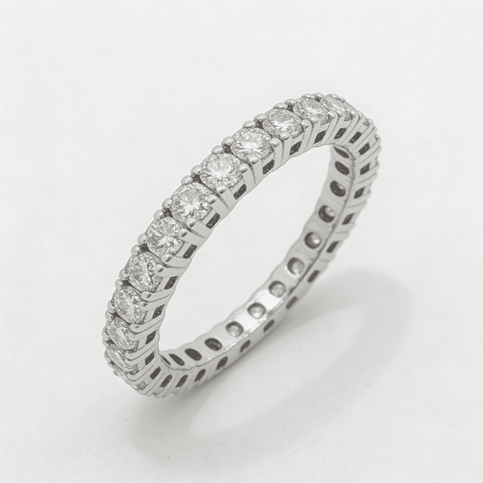 The Eternità Round Diamond Classic Prong Eternity - 3
