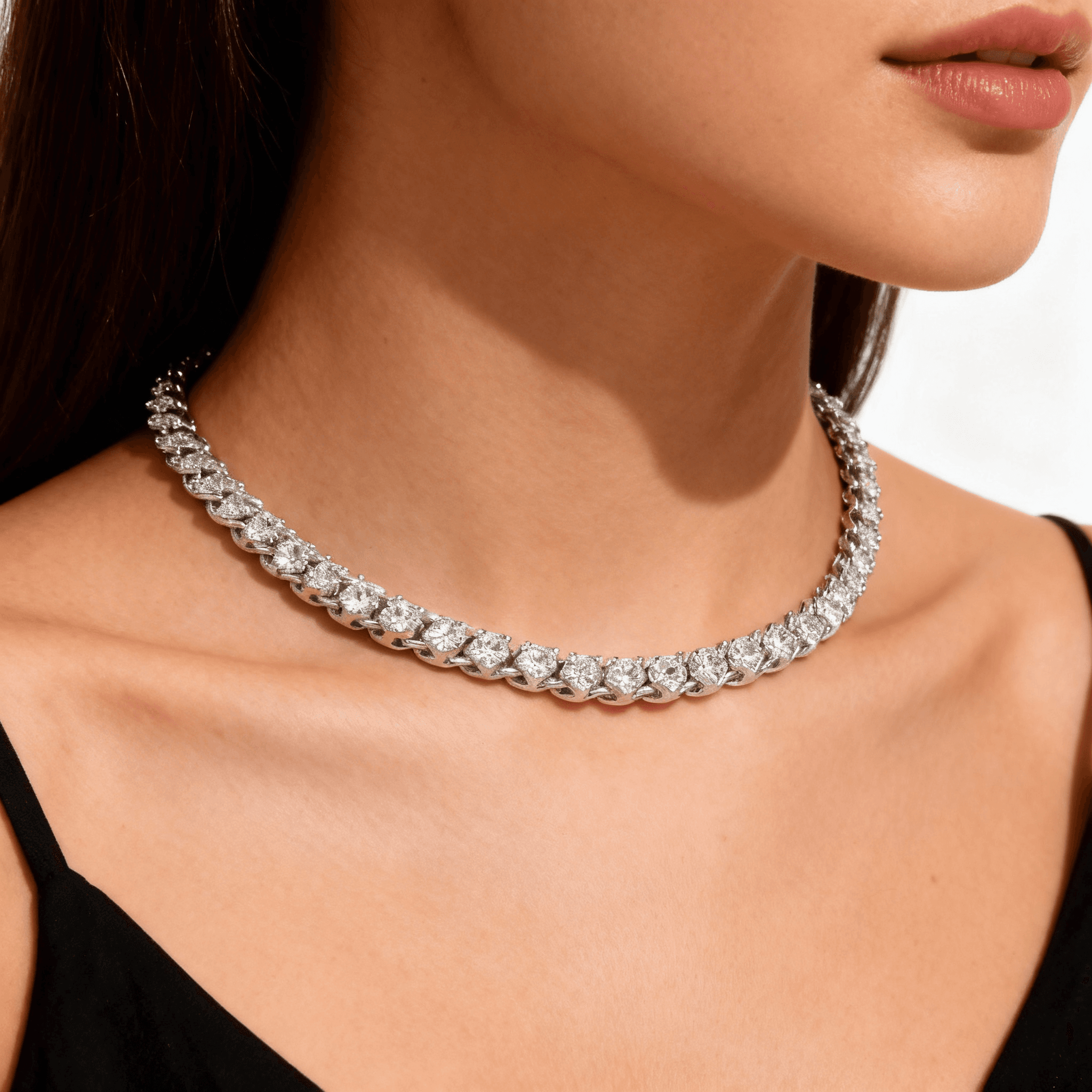 Les Exclusives Continuous Line Necklace