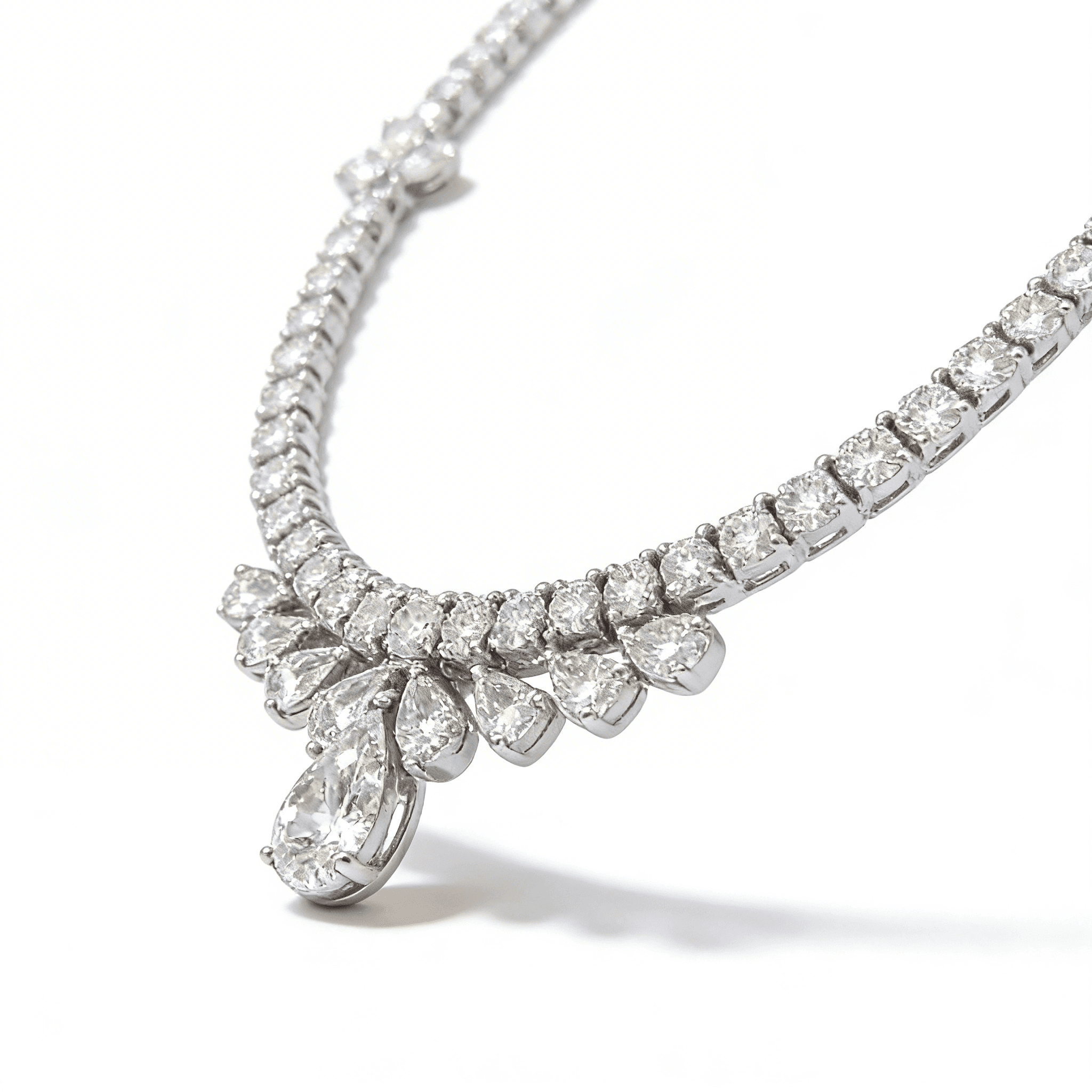 Les Exclusives Central Bloom Necklace - 3