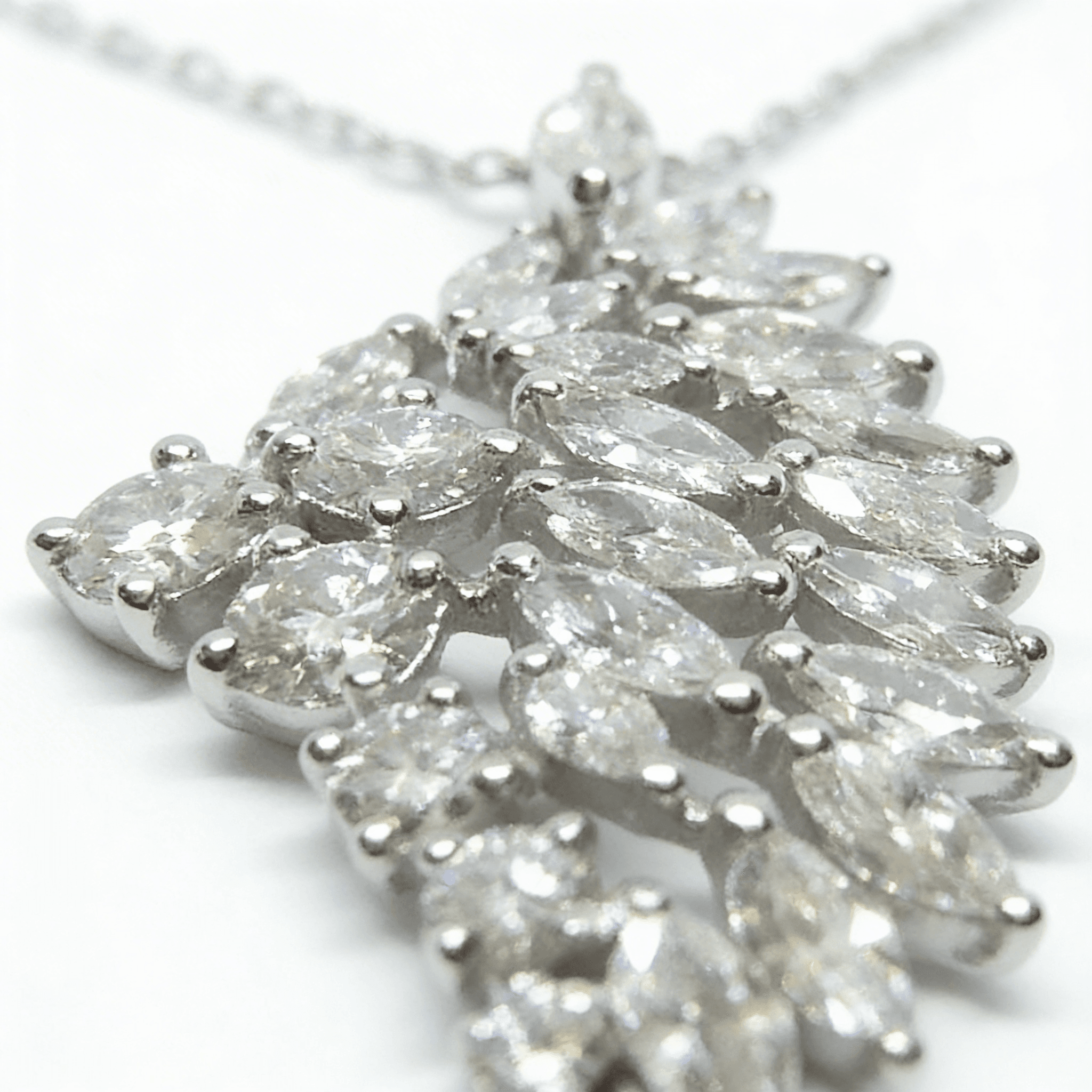 es Exclusives Feather Drop Pendant   - 4