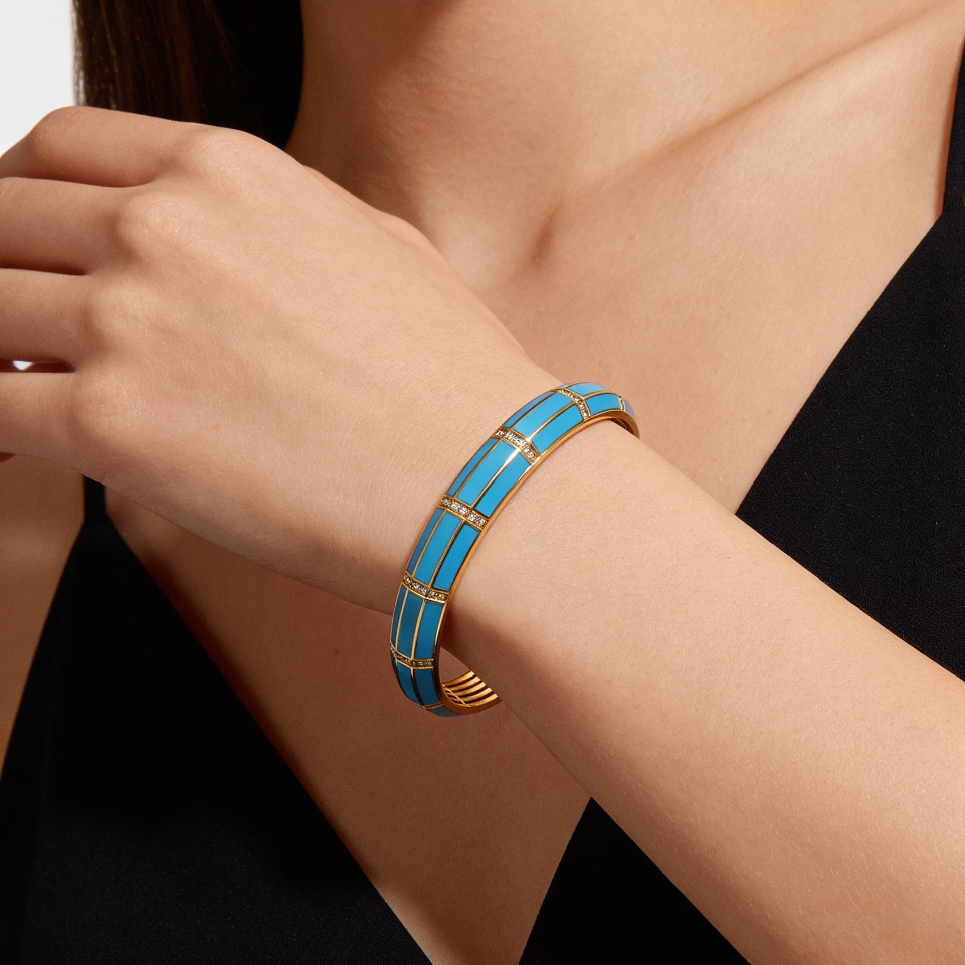 Ö d’Azure Open Bangle Turquoise Enamel Inlay Diamond Chain Bracelet in Yellow Gold