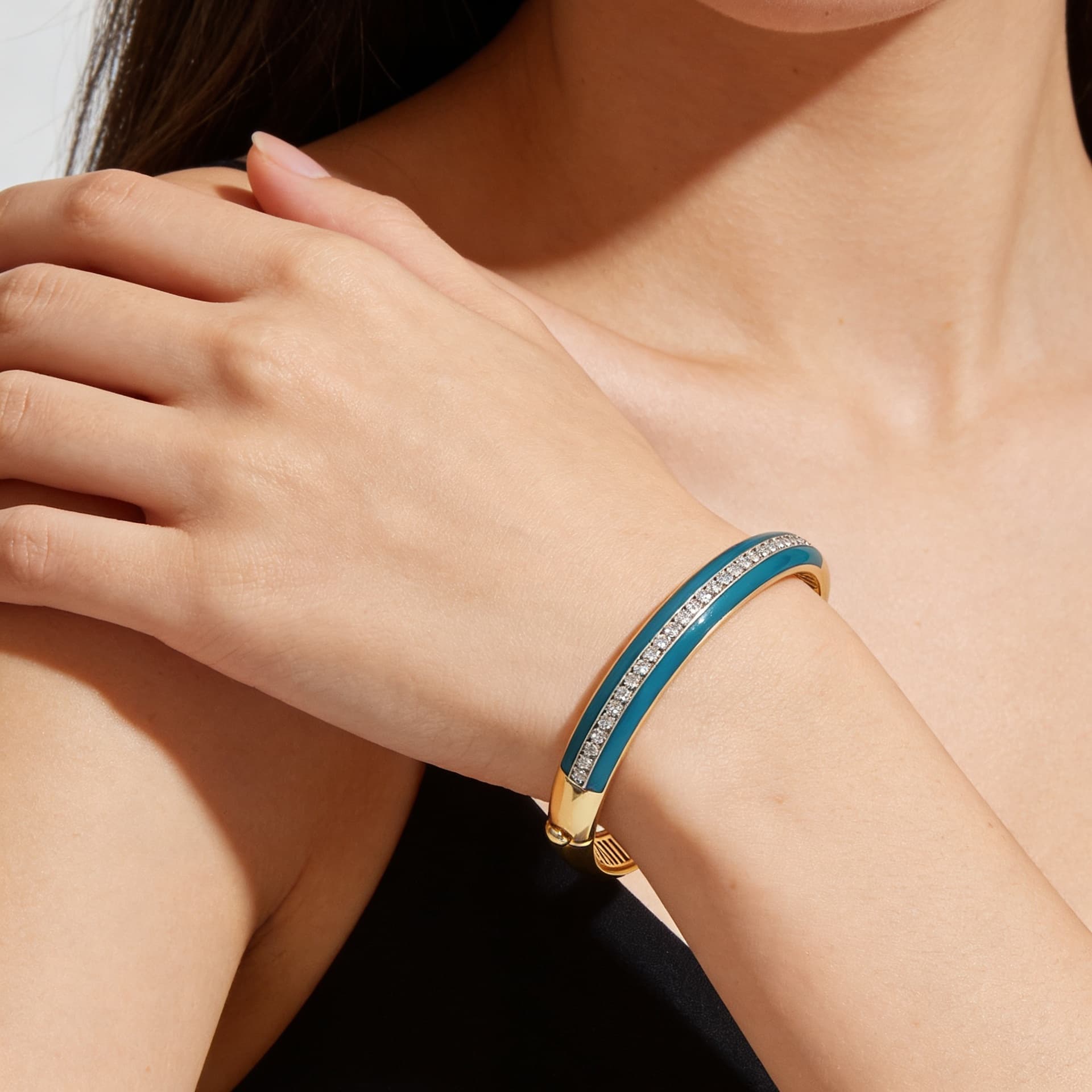 Ö d’Azure Diamond Line Turquoise Enamel Pavé Bangle in Yellow Gold 