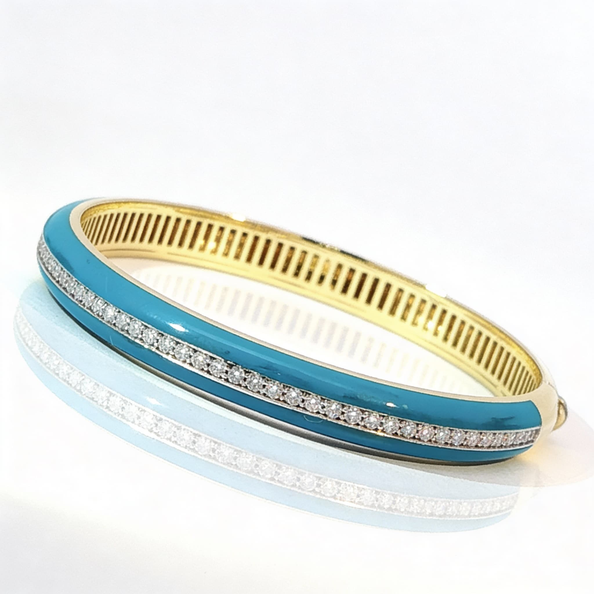 Ö d’Azure Diamond Line Turquoise Enamel Pavé Bangle in Yellow Gold  - 4
