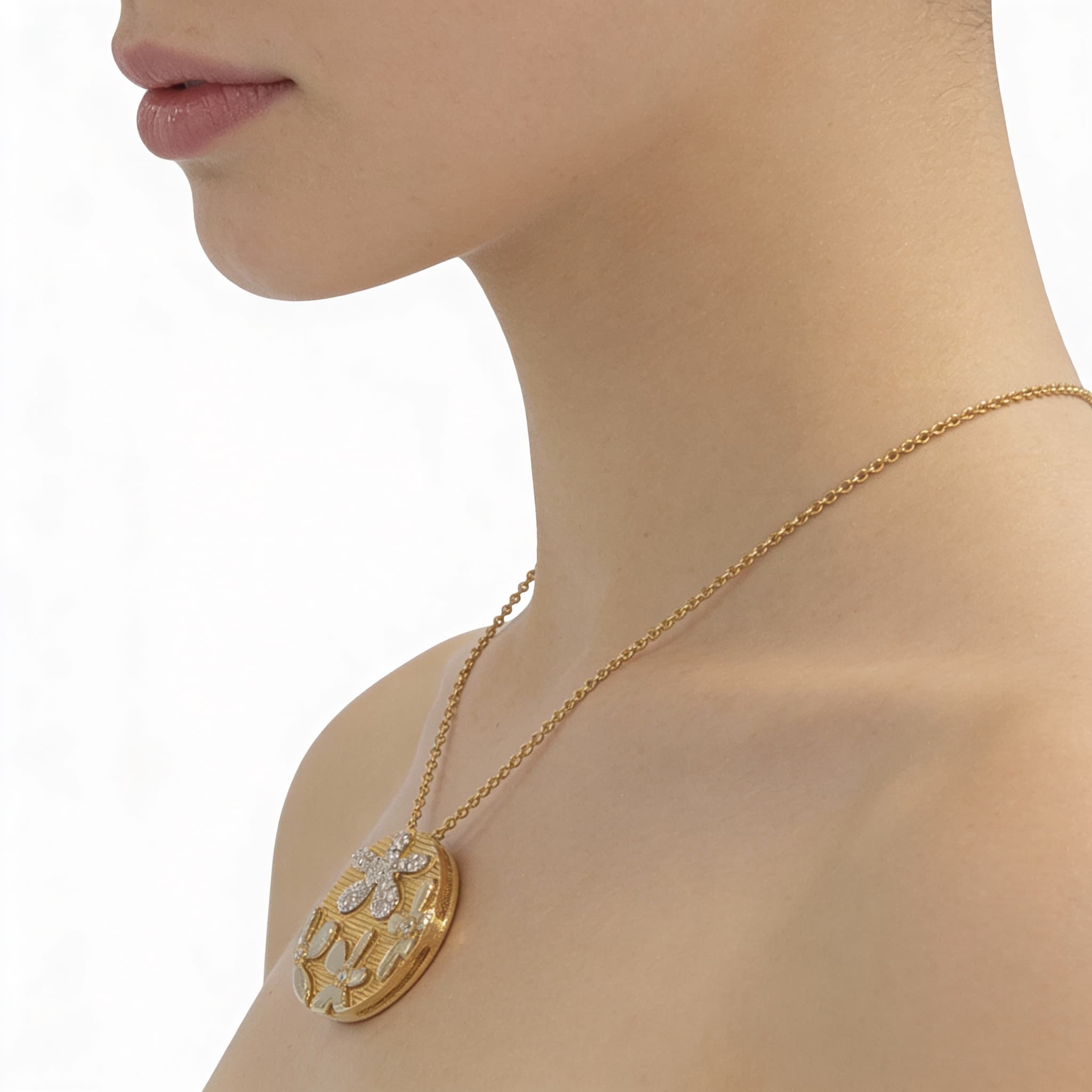Eden’s Garden Pavé Diamond Floral Pendant in yellow gold small
