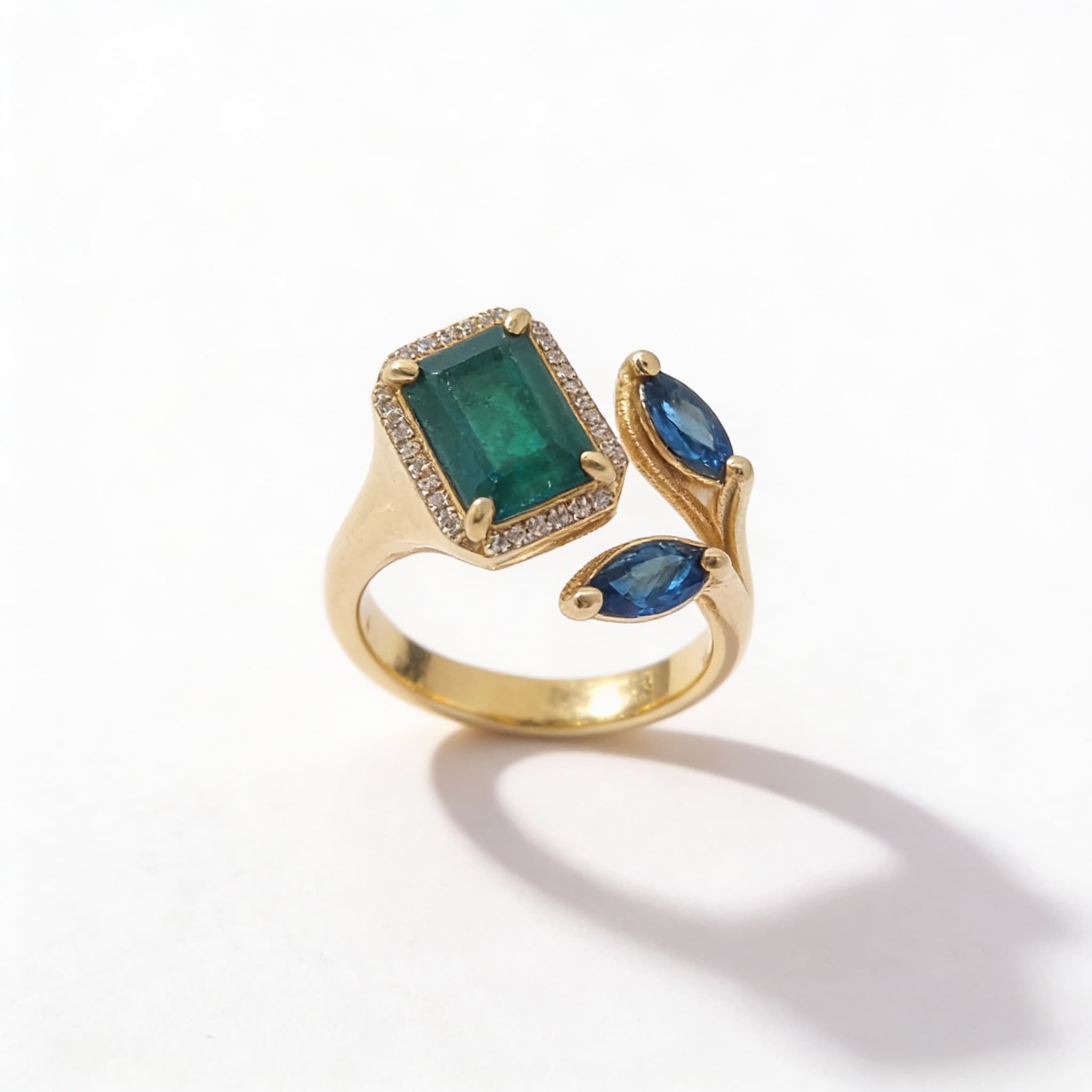 The Peregrinus Dual Orbit Ring